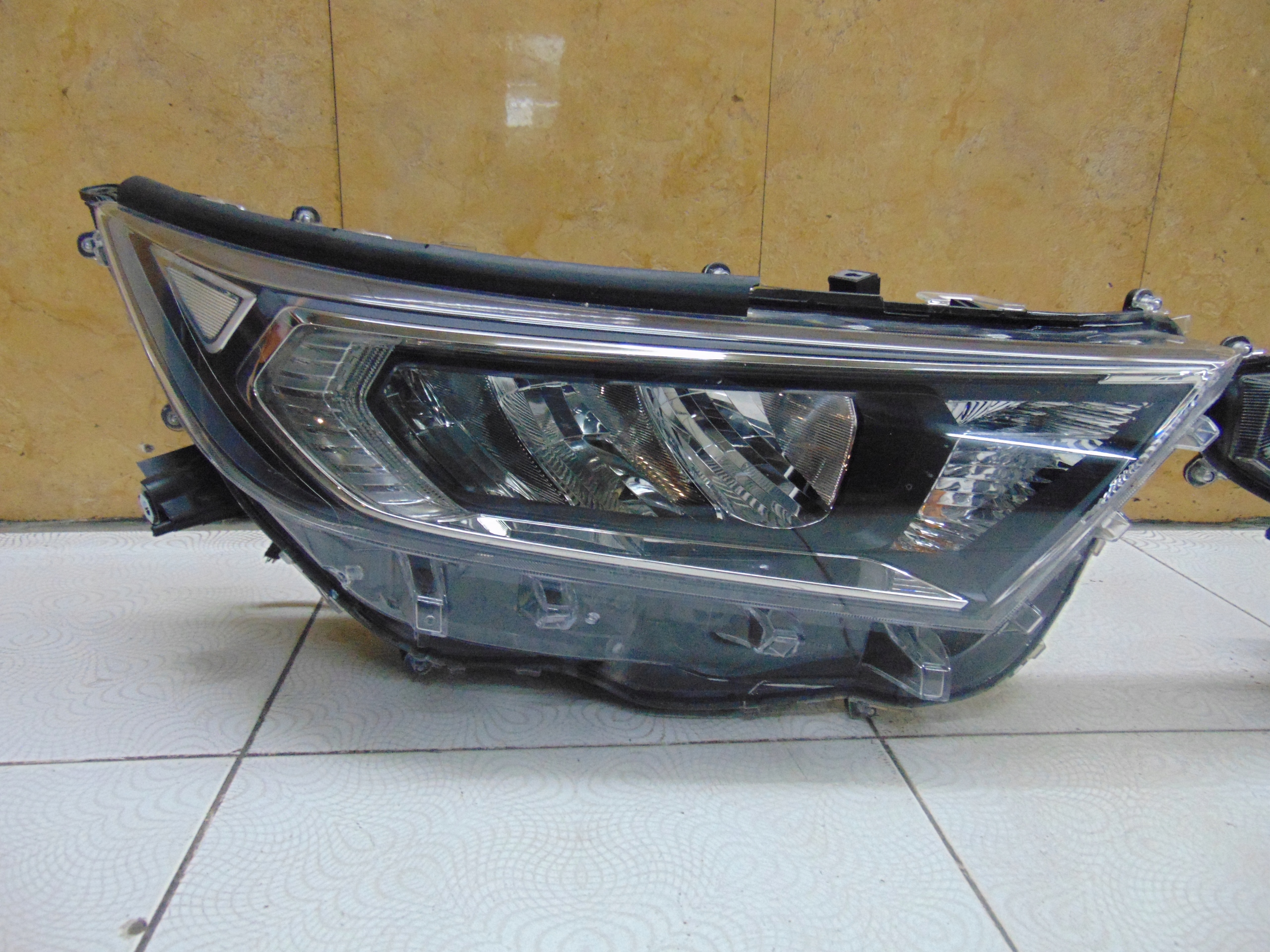LICHT LEUCHTE VORNE VORNE TOYOTA RAV4 V