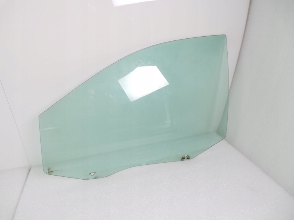 5647388 - Скло передньої лівої двері Chrysler Town Country 2011-