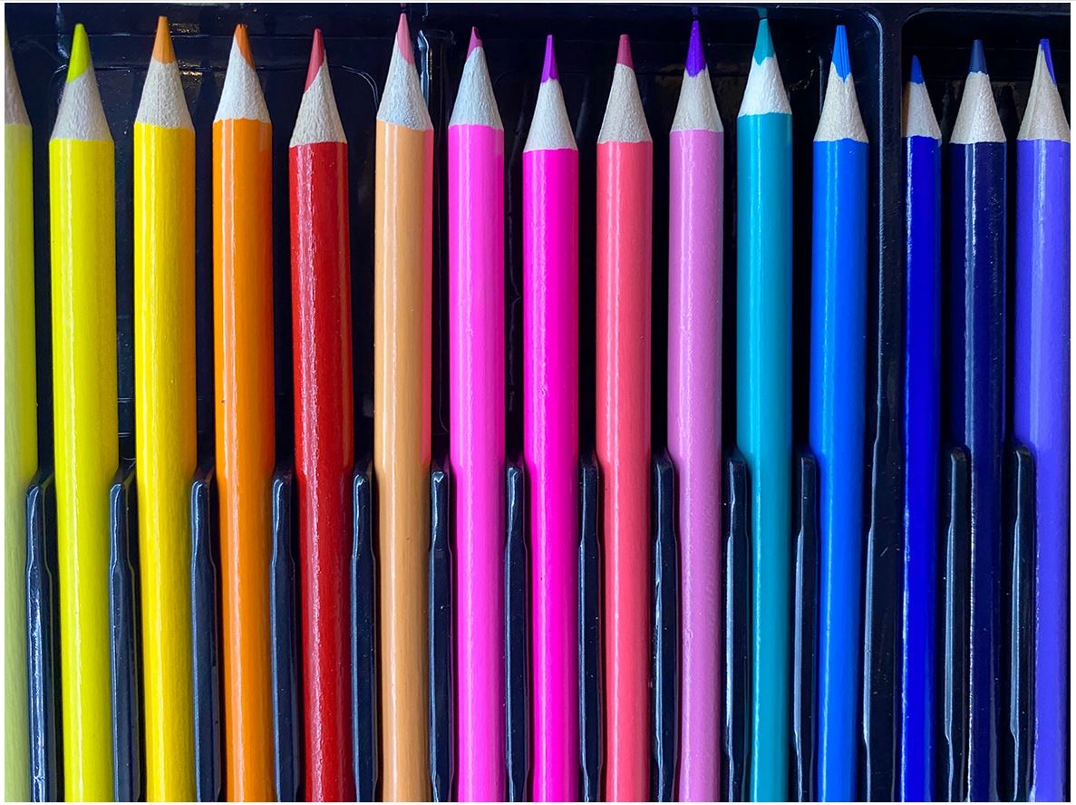 KREDKI ZESTAW ARTYSTYCZNY 258 EL WALIZKA Wiek dziecka 3 m +