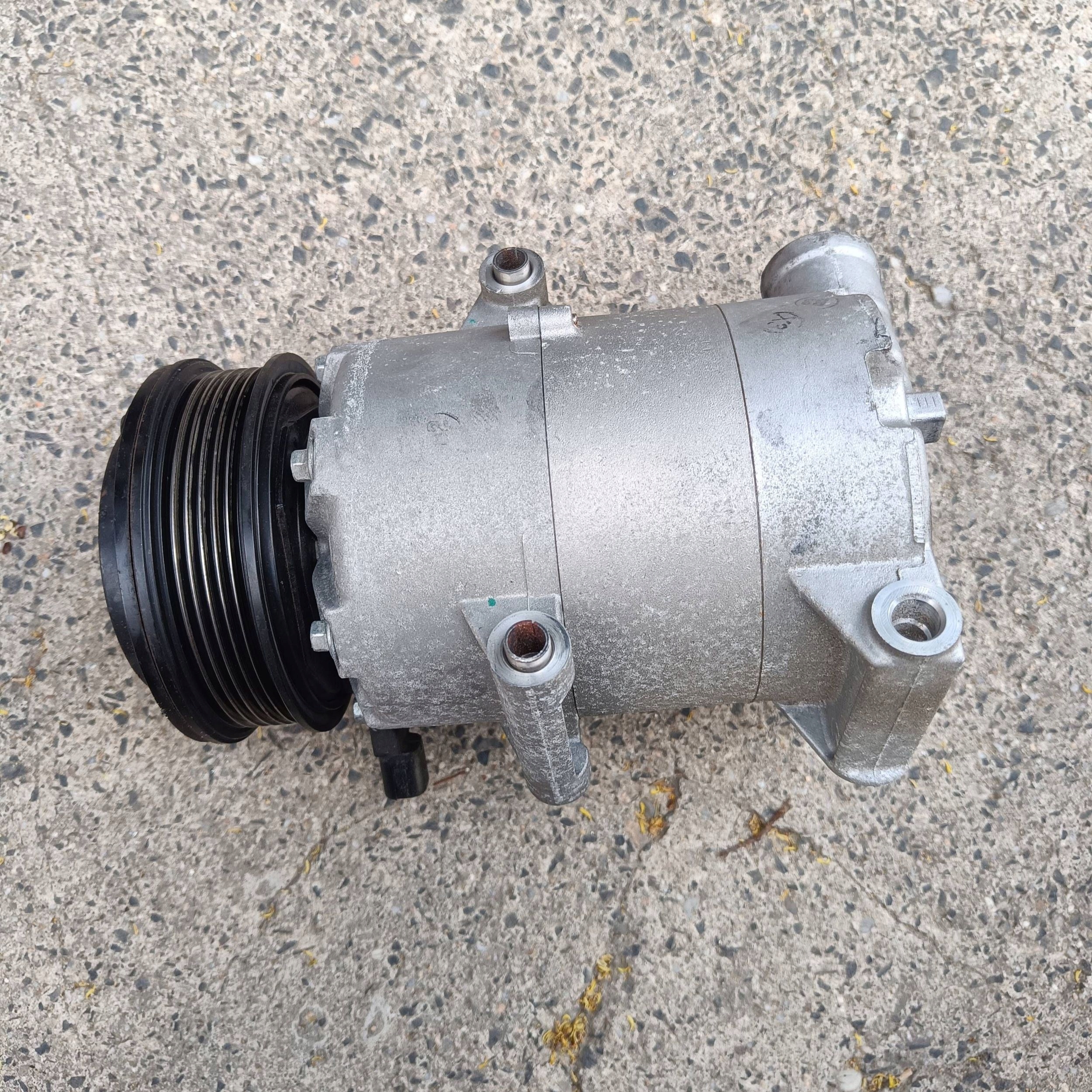 Ford Kuga II MK2 1.5 ECOBOOST 2015 compressor; / compressor of the air conditioning A/C