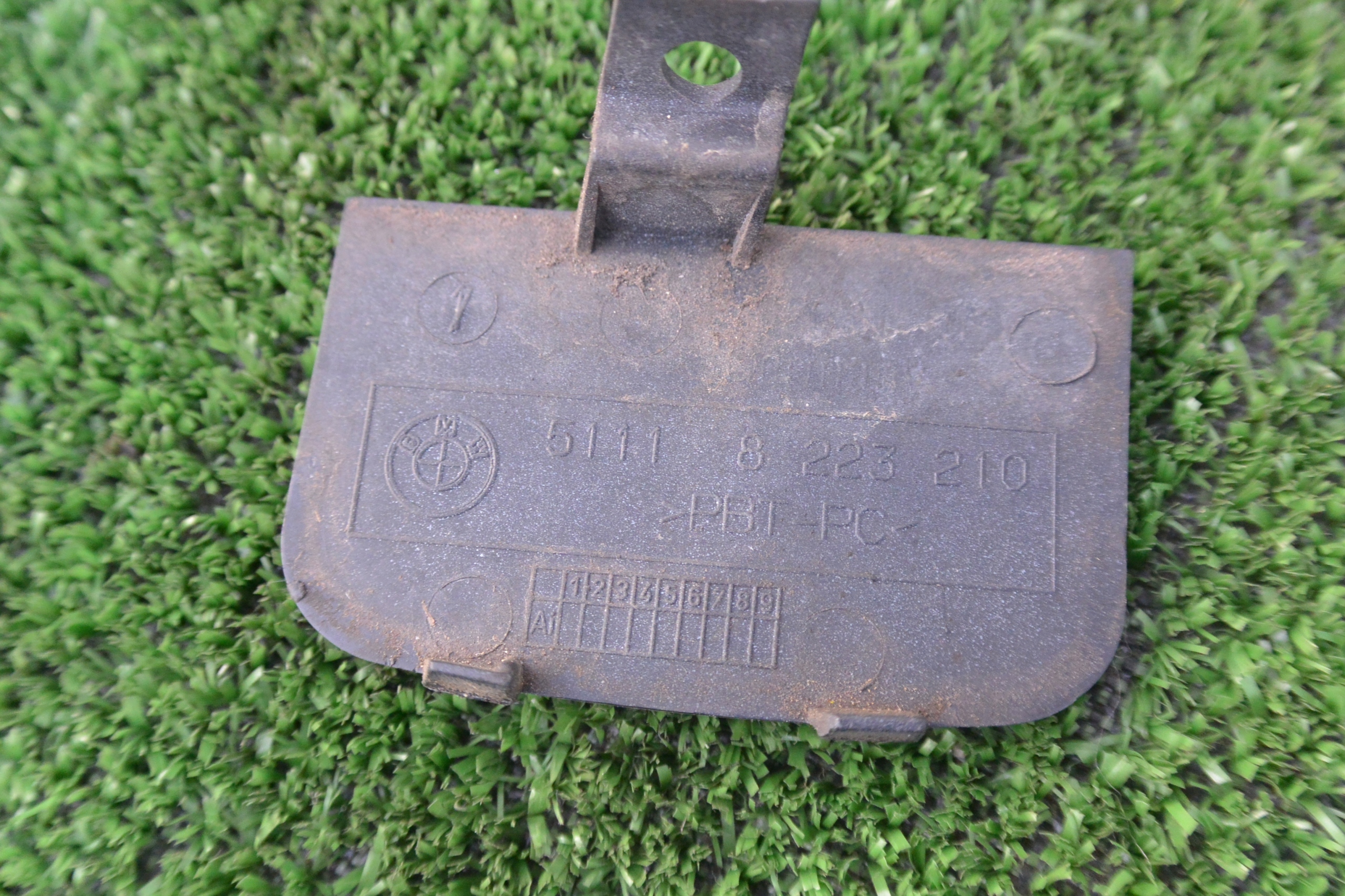 ABSCHLEPPÖSE VORNE BMW E65