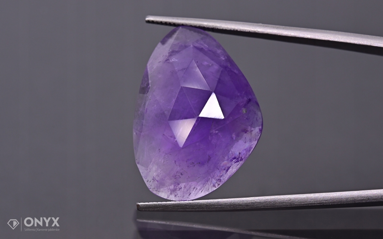 Ametystová fazetovaná nepravidelná rozeta 24,5x18 mm