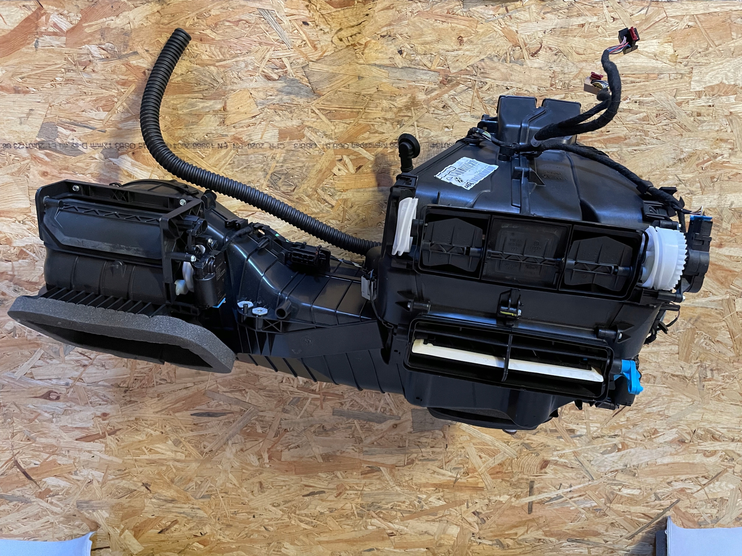 радиатор отопителя vw Caddy 2K5 2K5820003AQ