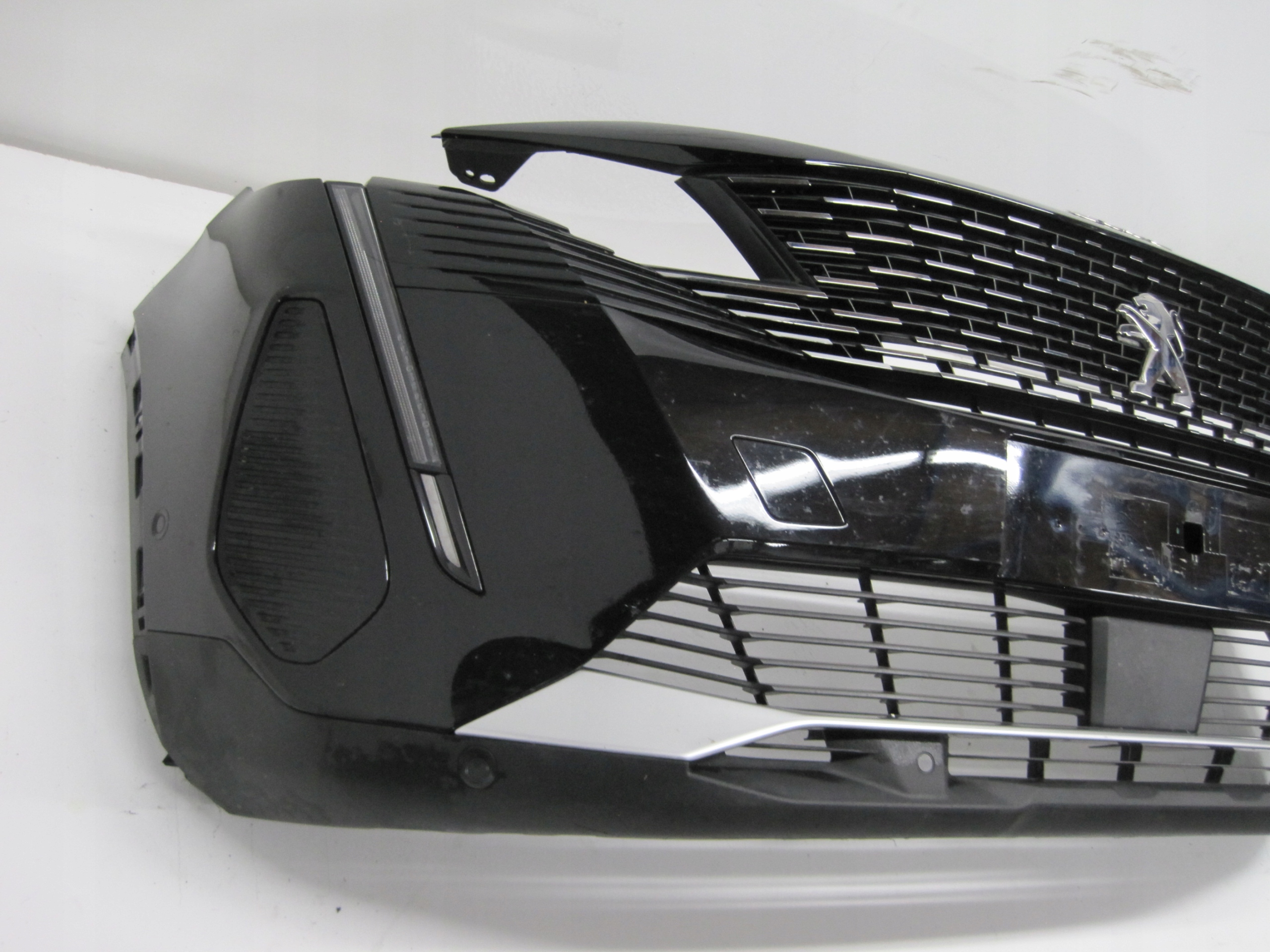 bumper front PEUGEOT 3008 22R 6 PDC front