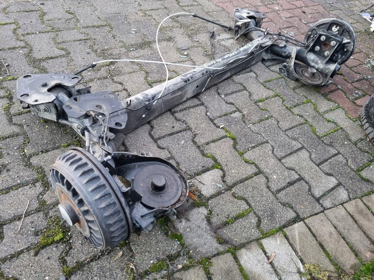 ZAWIESZENIE TYLNE TYŁ OŚ BELKA RENAULT KANGOO III 1.5 DCI 4ŚRUBY BĘBEN Numer katalogowy części XXXXXXXXXX