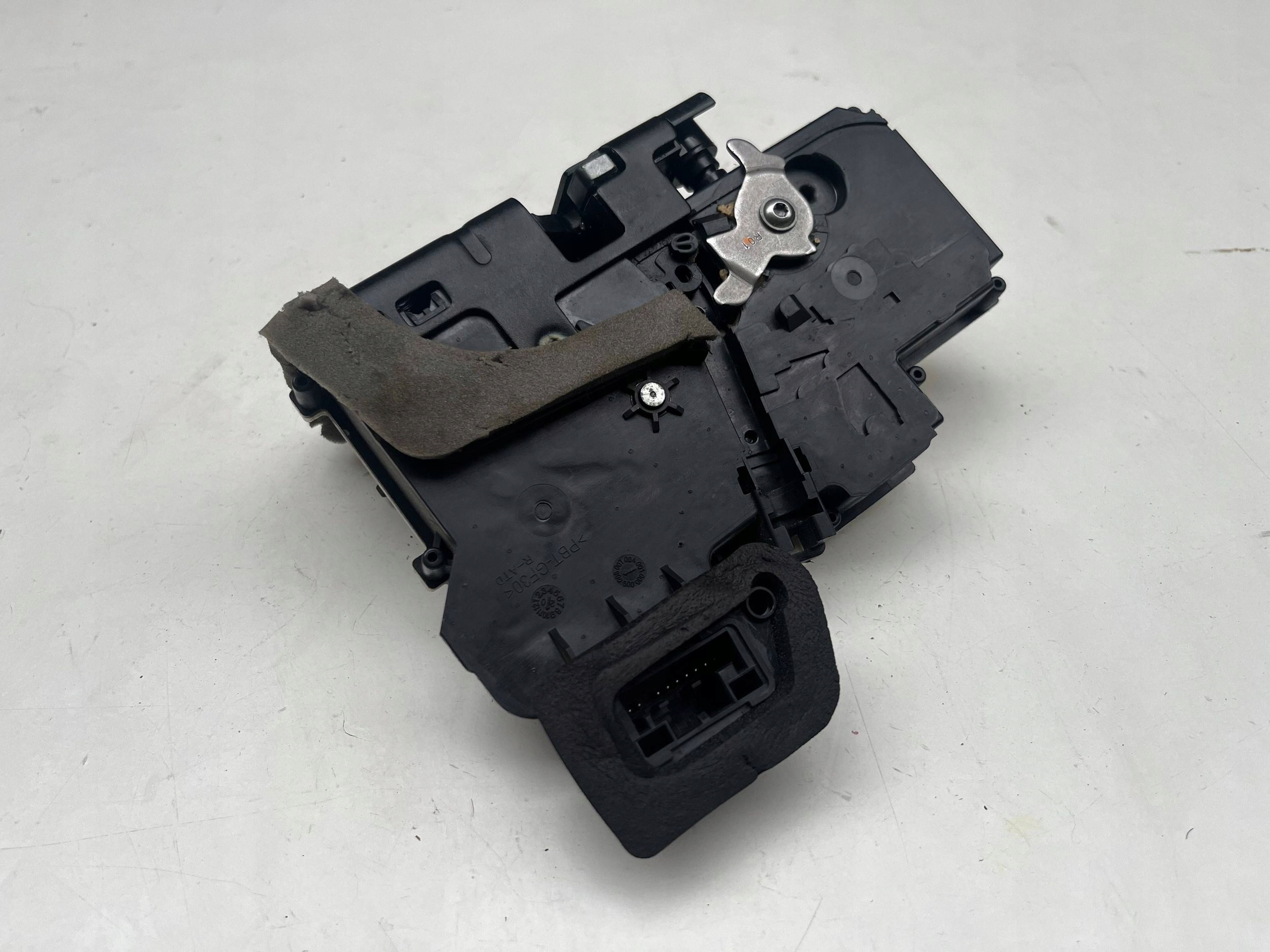 AUDI A6 A7 C8 lock door right rear part 4K0839016P @M
