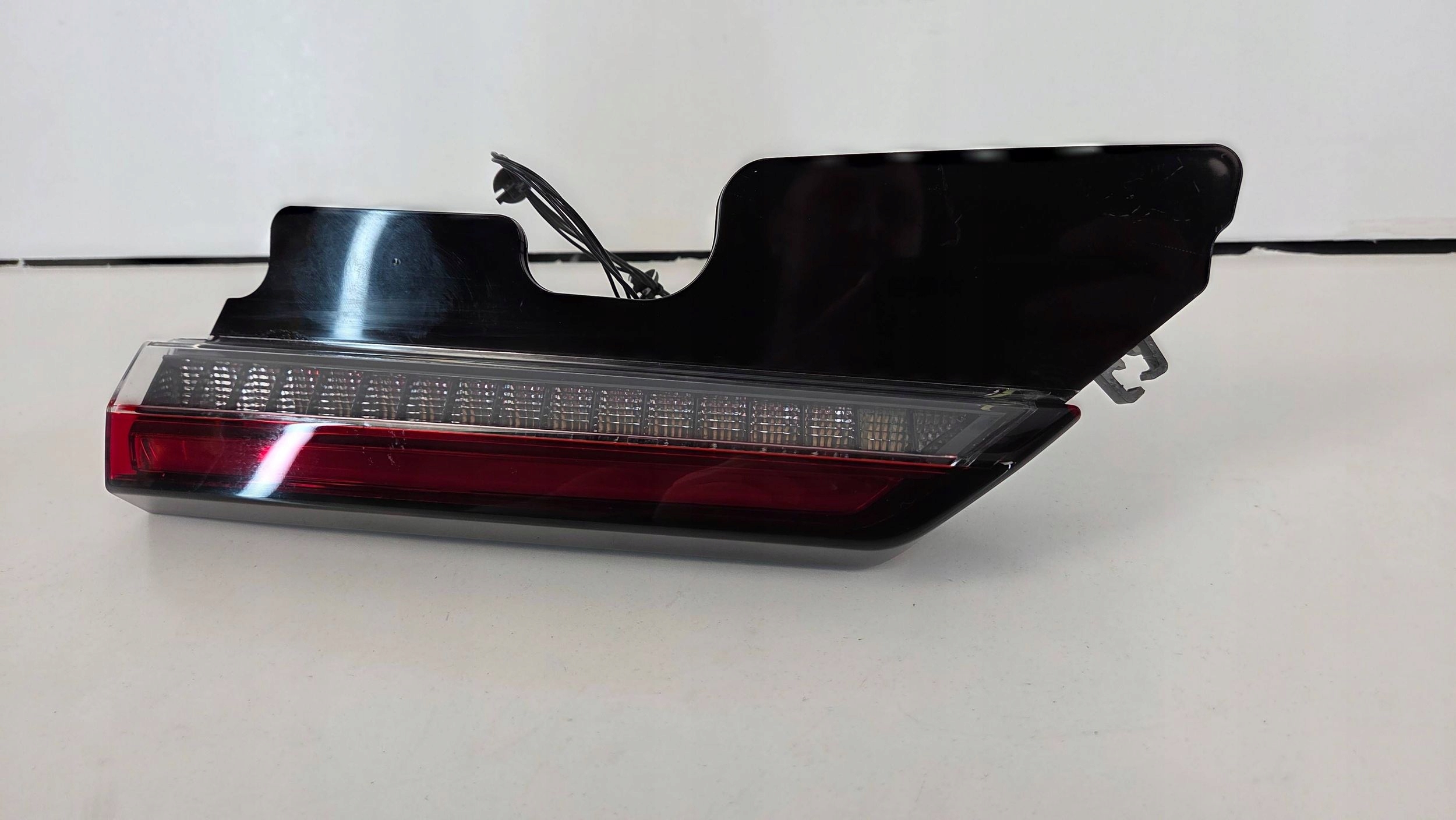 Volvo C40 light rear rear part left to the bonnet