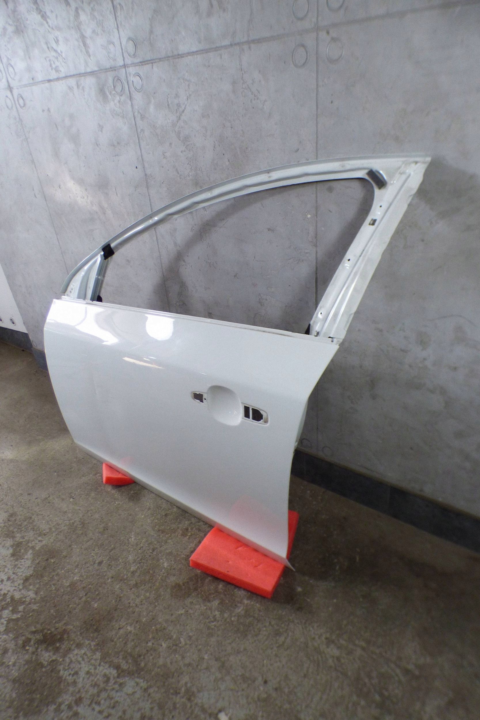 Volvo V60 S60 and II door left front 31424597 2011-2018