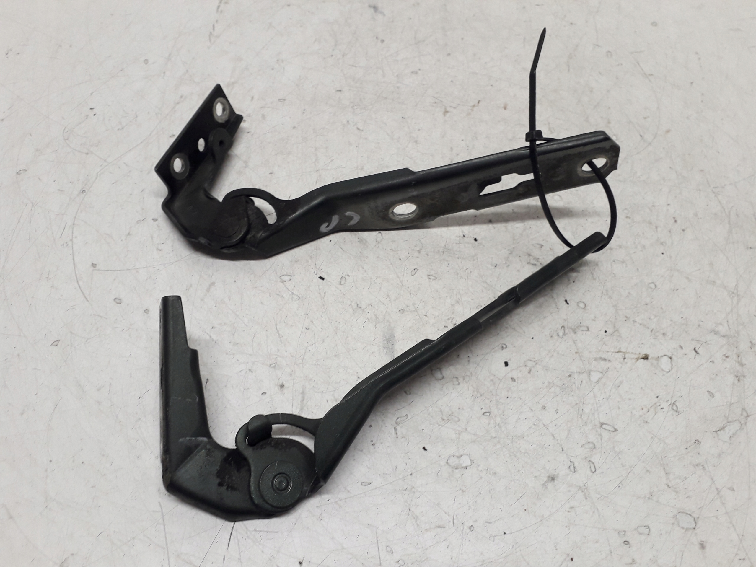 AUDI A4 B6 00-06 LY6R ZAWIASY MASKI KOMPLET 8F0823301E 8F0823302E