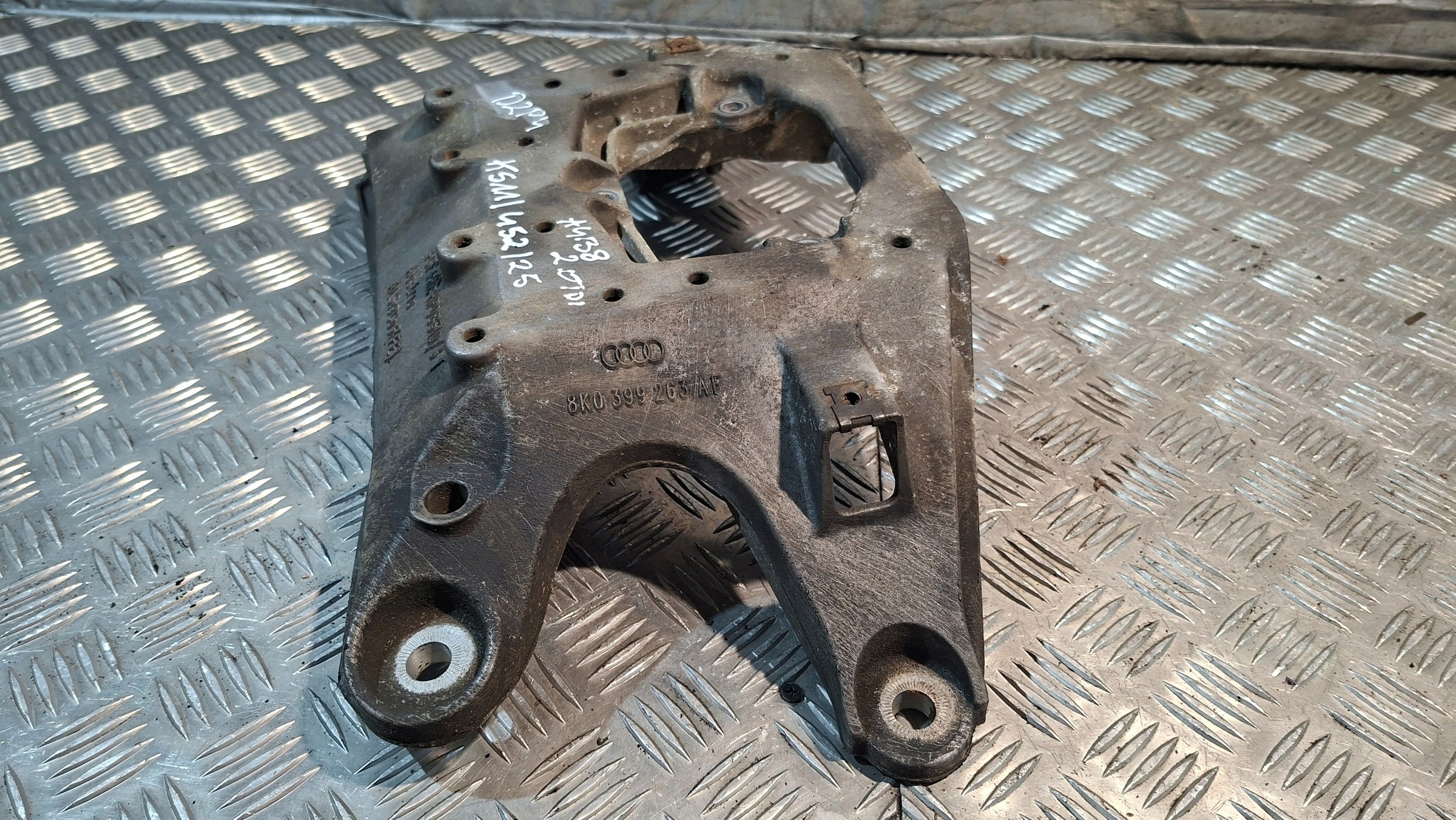 strebe Getriebehalter getriebe AUDI A4 B8 2.0TDI