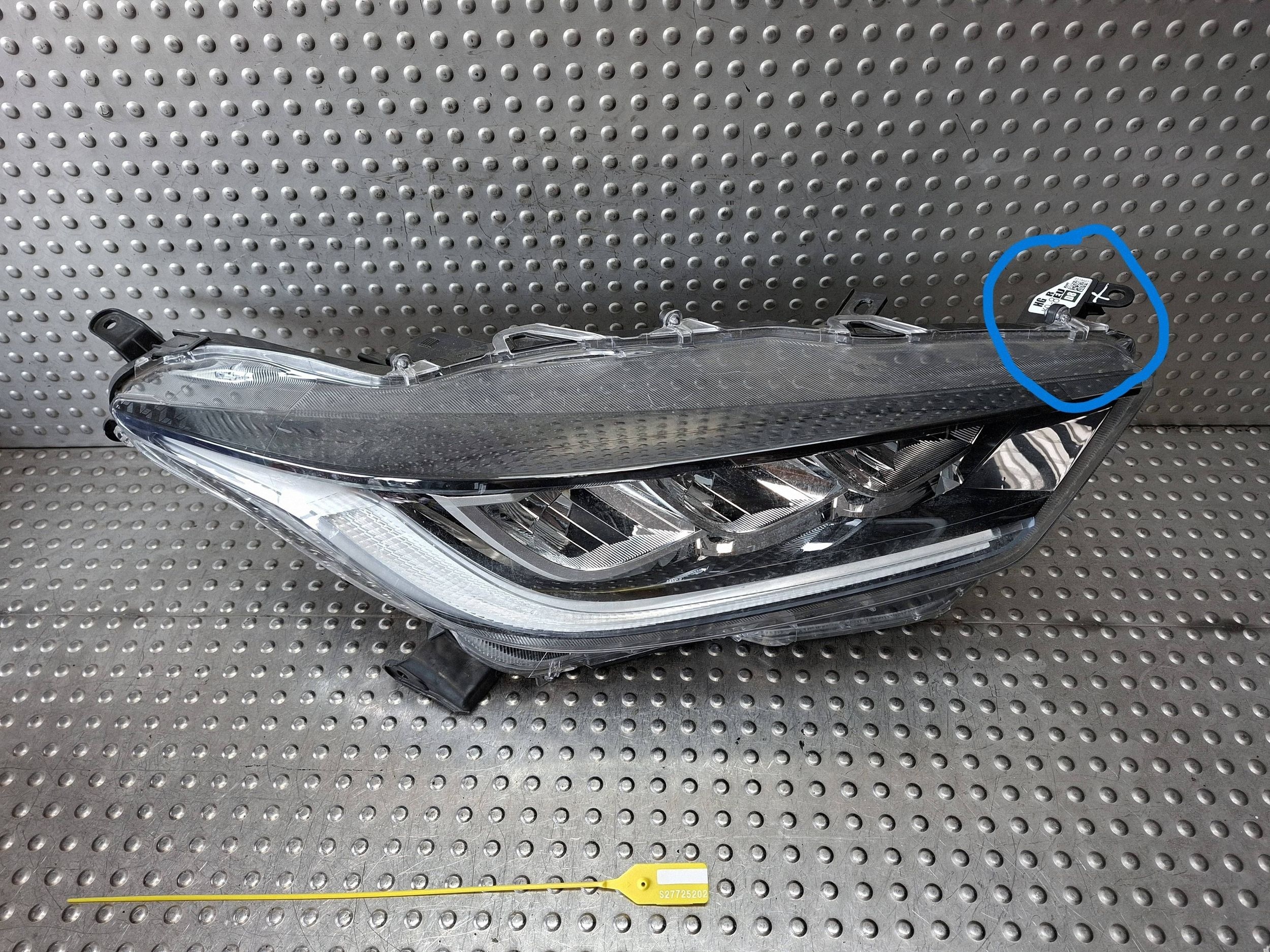 light FULL LED front right TOYOTA YARIS IV 20- EU K-08
