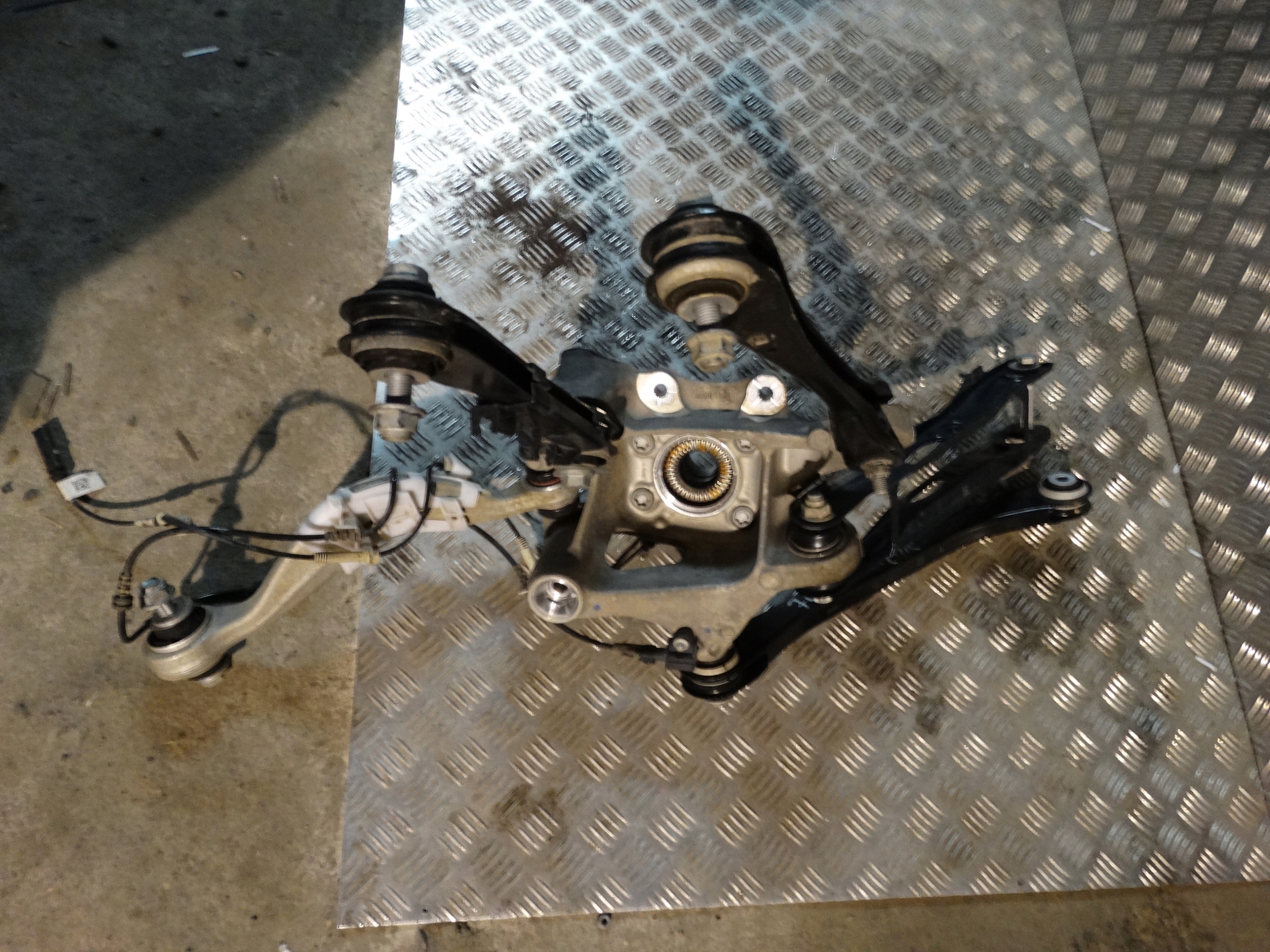 sususpension rear. left BMW G11 G12 SKRETNE 1