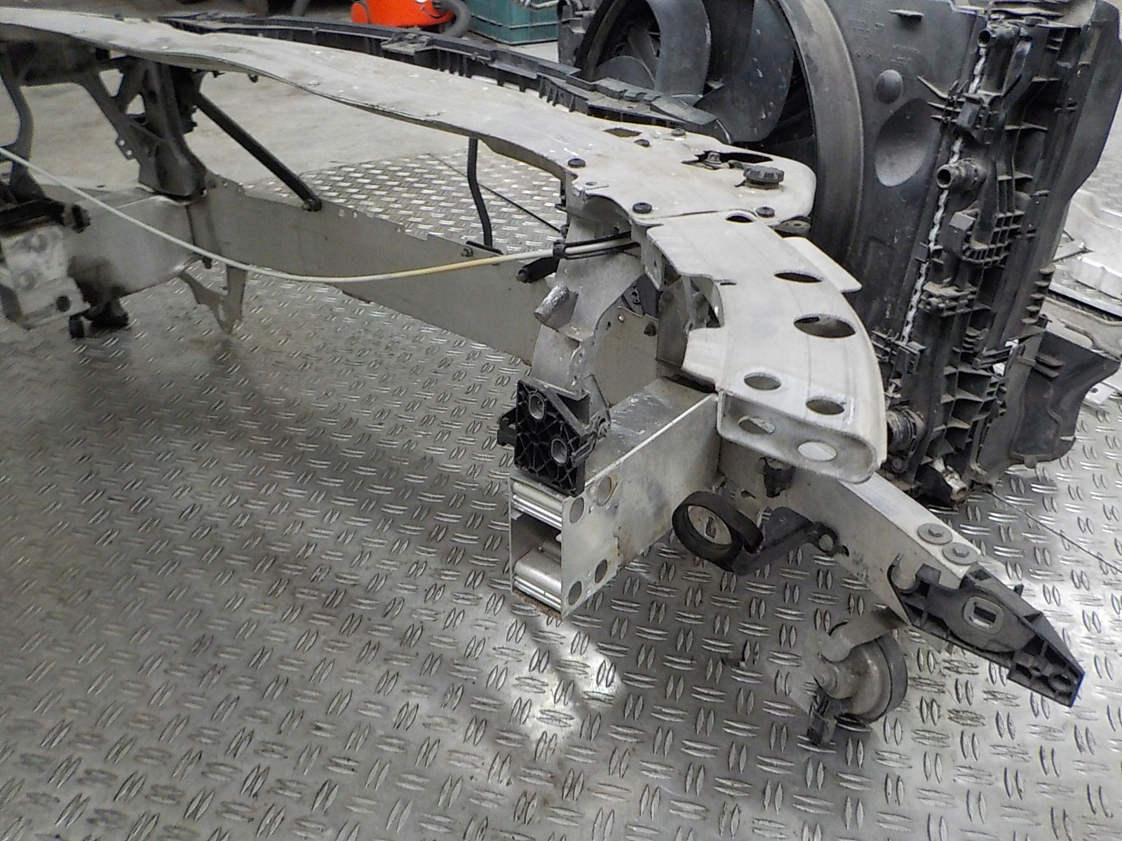 C KLASA W205 2.0 WZMOCNIENIE CZOŁOWE PAS CHŁODNICE Producent części Mercedes-Benz OE