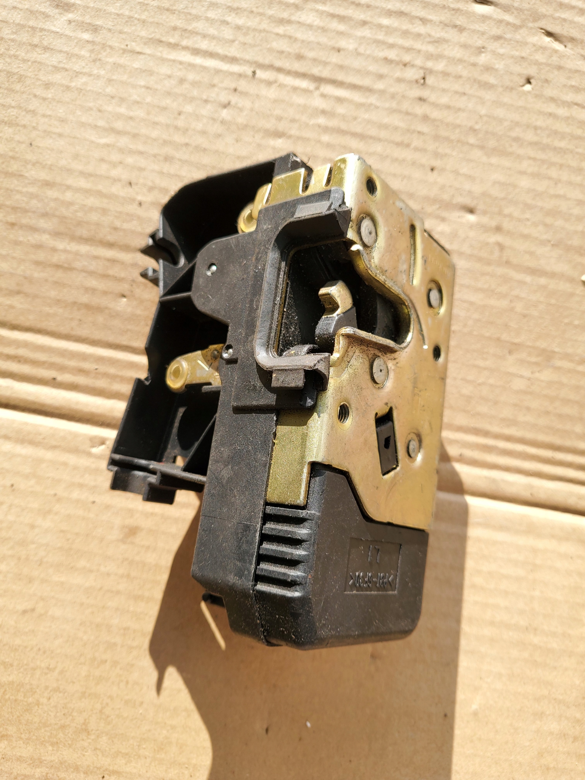 lock door left front OPEL ASTRA II G KOMBI OE EUROPA