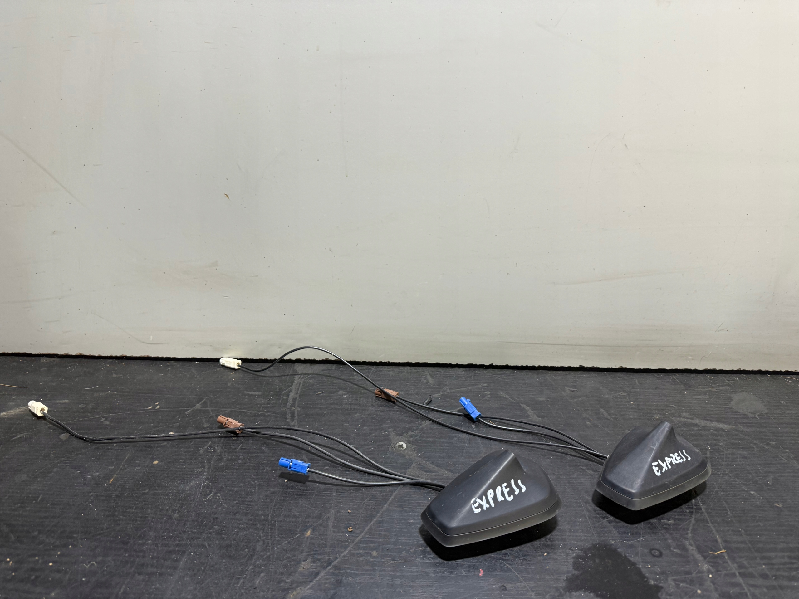 renault EXPRESS VAN антенна на крышу радио навигации основа