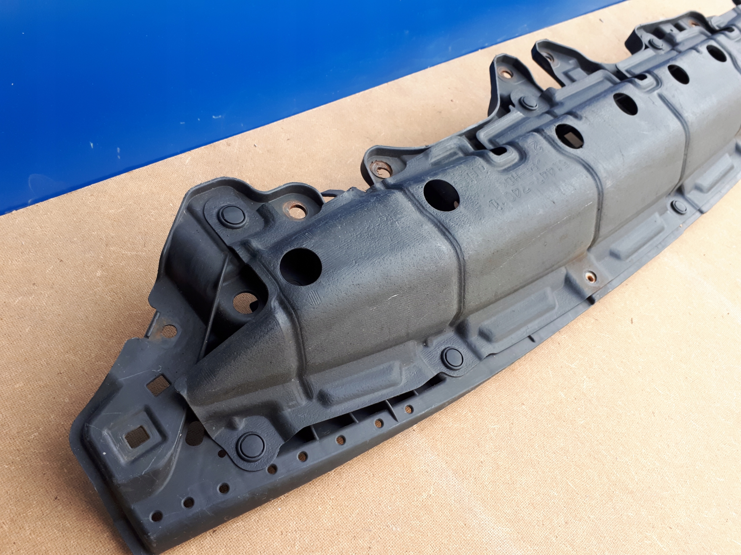 52601-74011 - TOYOTA IQ 2008-08-НАКЛАДКА ПЕРЕДНЕГО БАМПЕРА