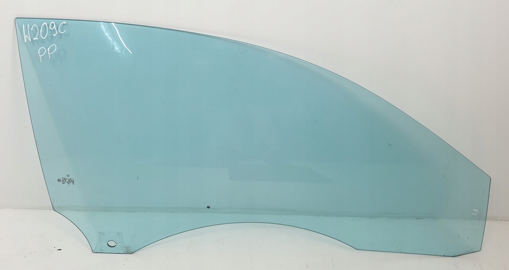 Стекло правой двери MERCEDES CLK W209