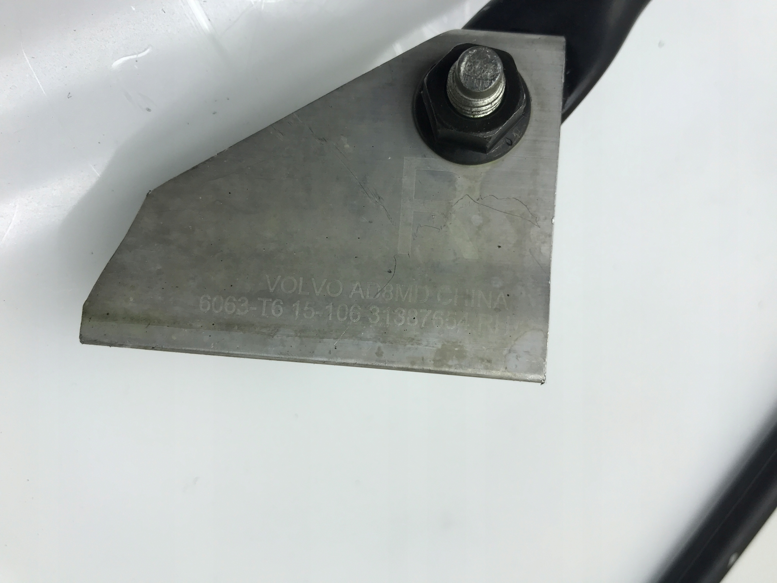 VOLVO XC90 II WSPORNIK BELKA PASA PRZEDNIEGO PRAWY Numer katalogowy części 31387654 31391336