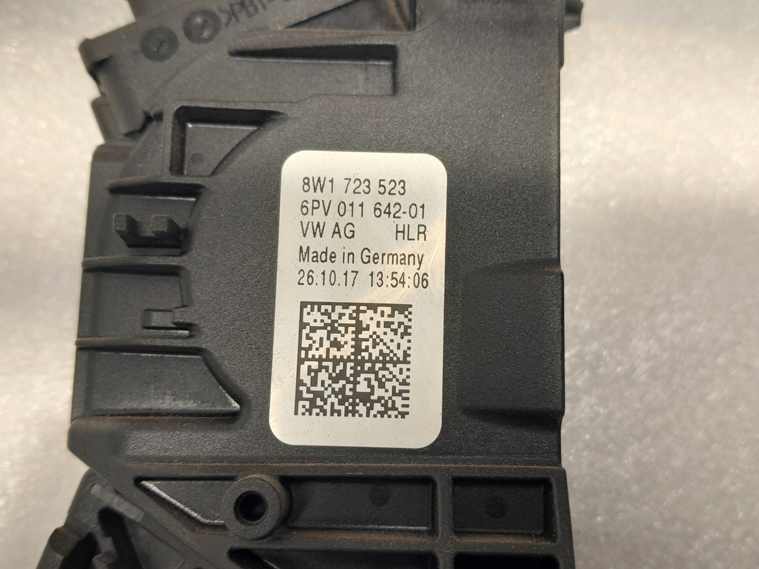 AUDI Q5 II 80A accelerator pedal potentiometer 8W1723523