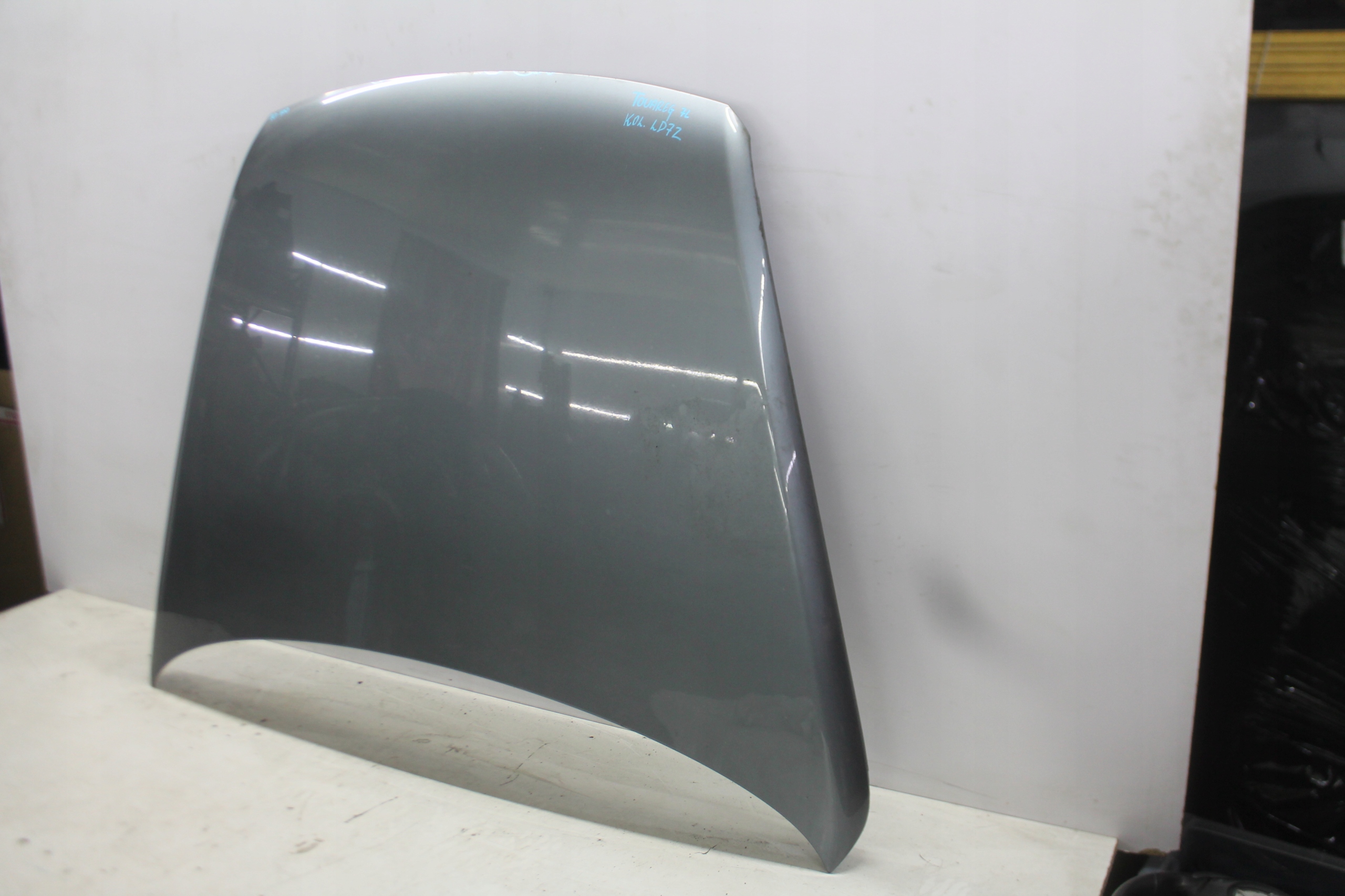 Capot VW TOUAREG 7L des roues. LD7Z 02-06