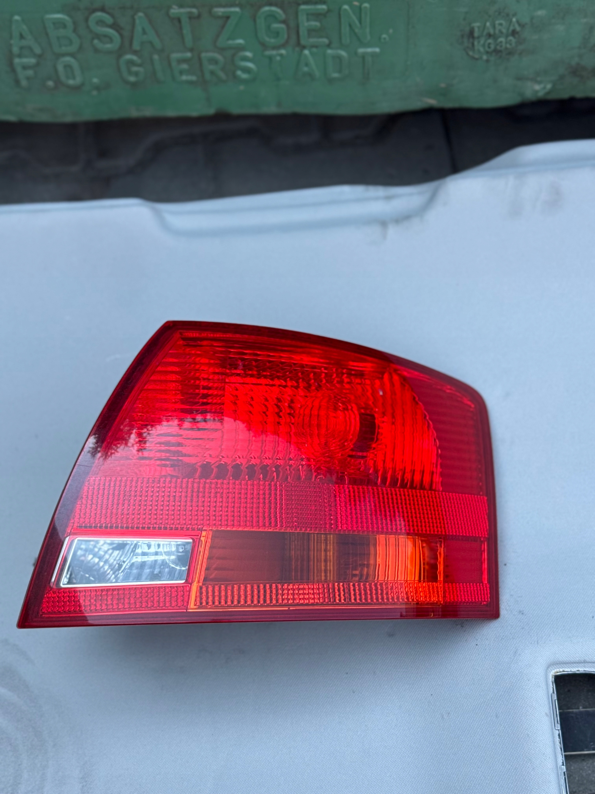 AUDI A4 B7 KOMBI 04R- light left rear part left rear 8E9945096E