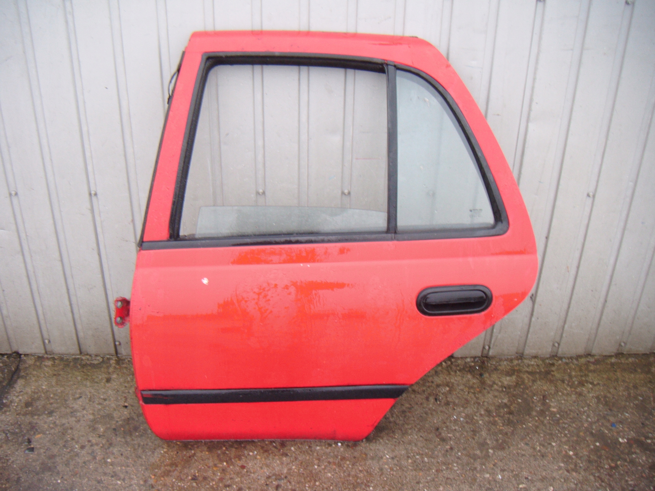 NISSAN SUNNY SEDAN 1991-1996 DRZWI LEWY TYŁ KOMPLETNE