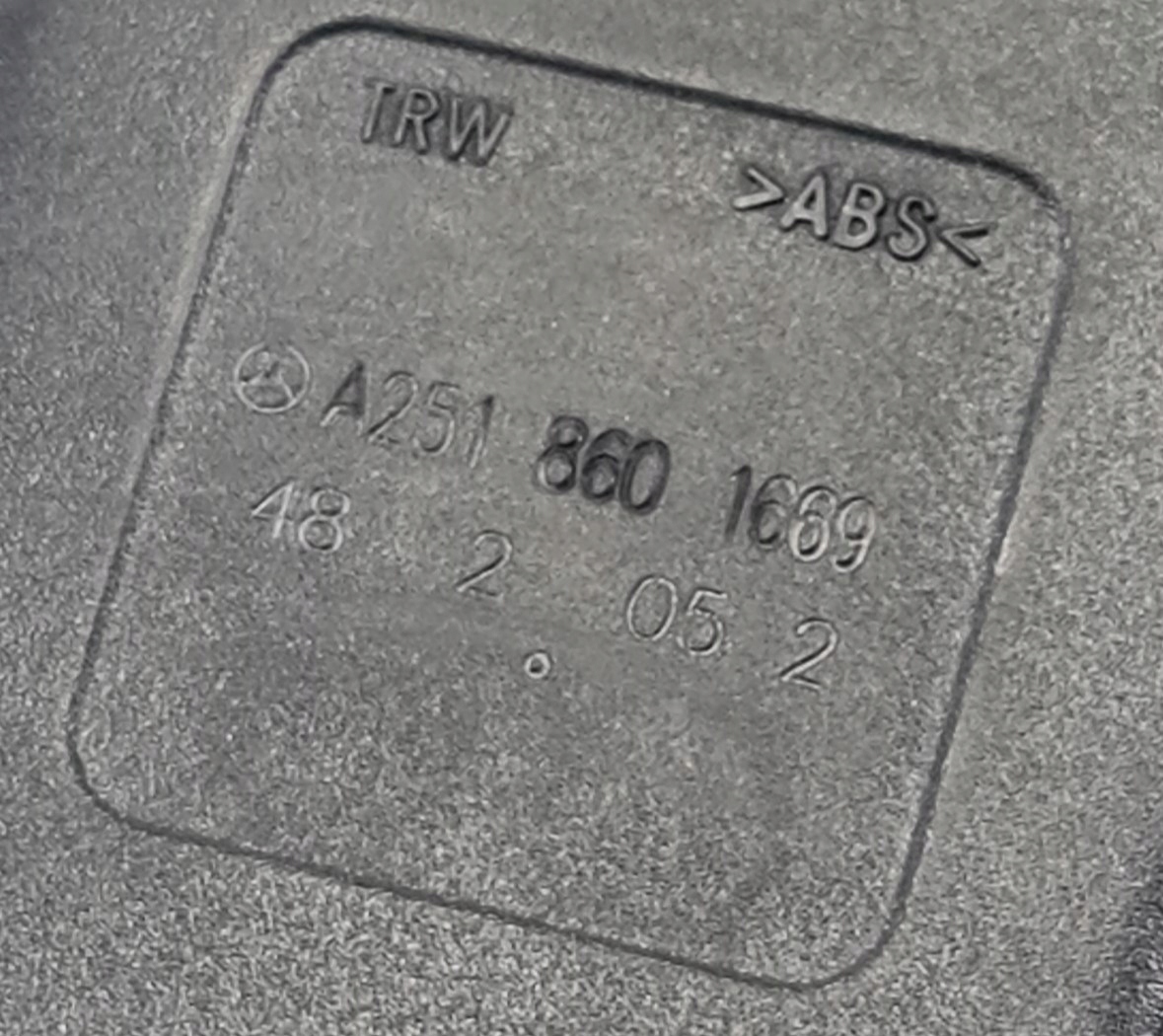 ZAPINKA PASA TYL II RZAD MERCEDES R KL W251 Part number A2518601669