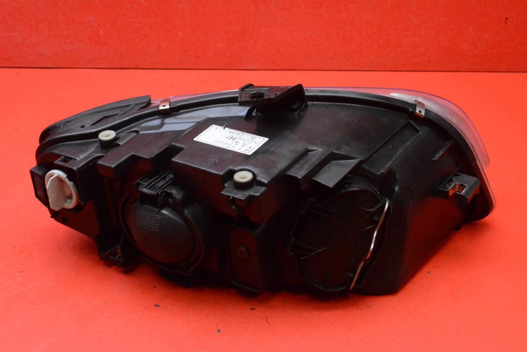 REFLEKTOR left light front EU AUDI A4 B7 04-08