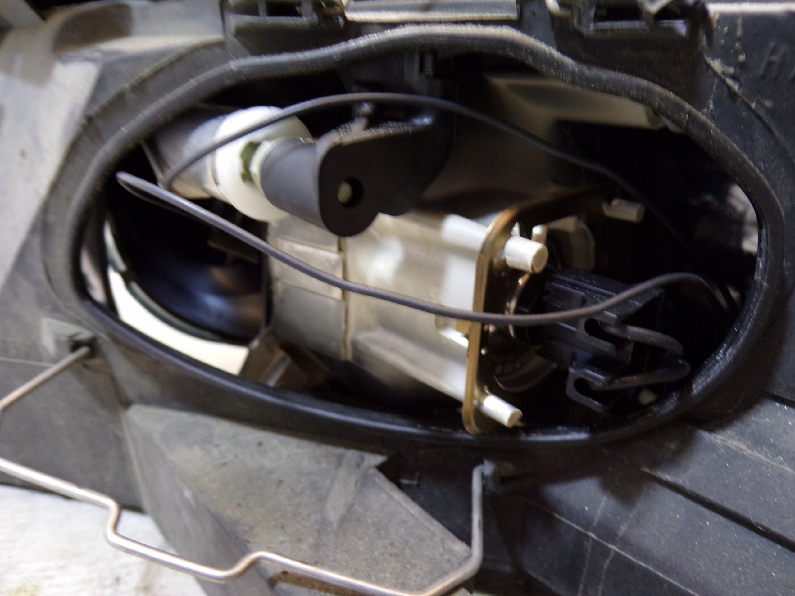 light front front right VOLKSWAGEN PASSAT B6 XENON (2)