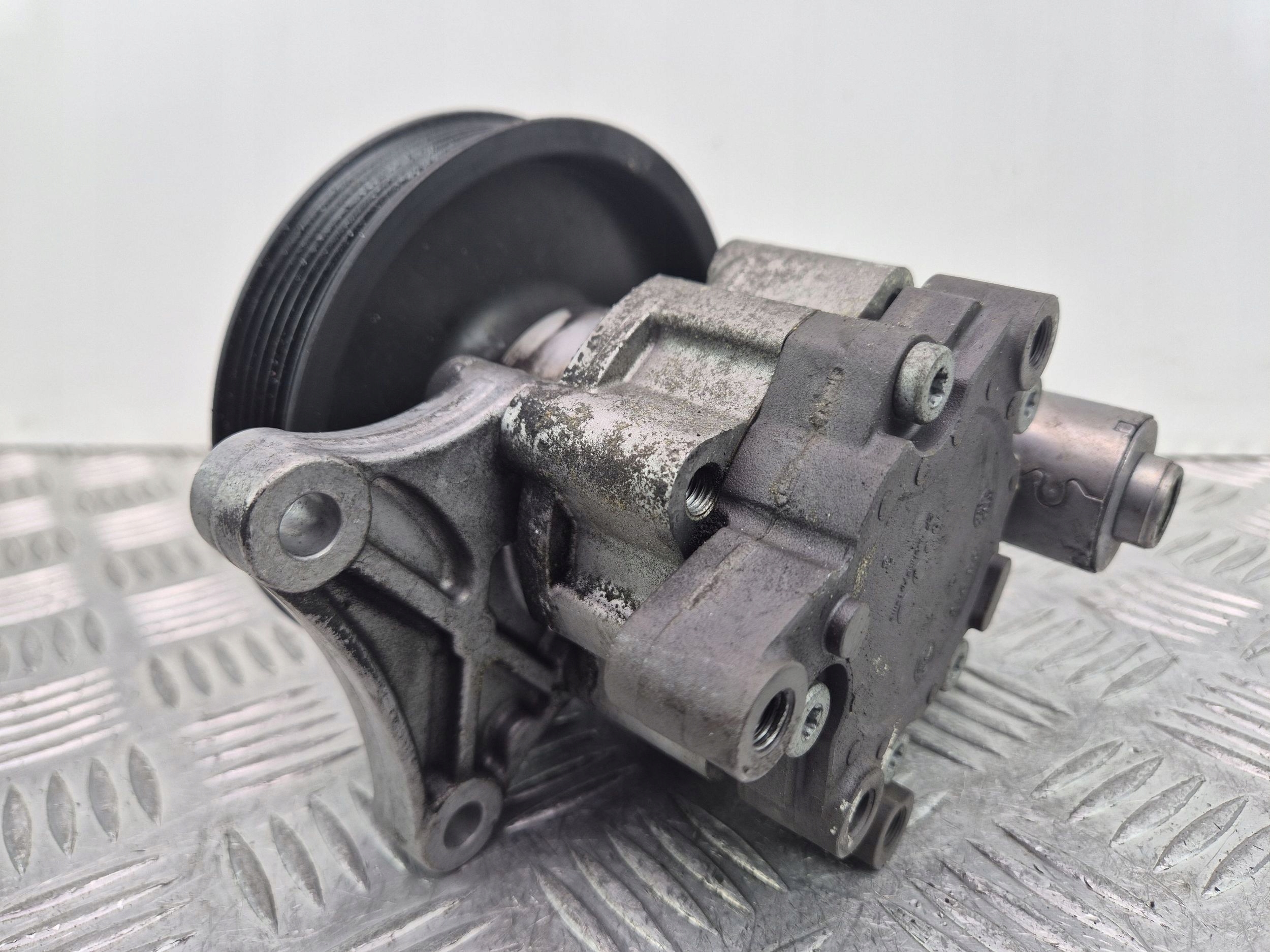 Mercedes C200 CGI W204 Servopumpe A0064667501
