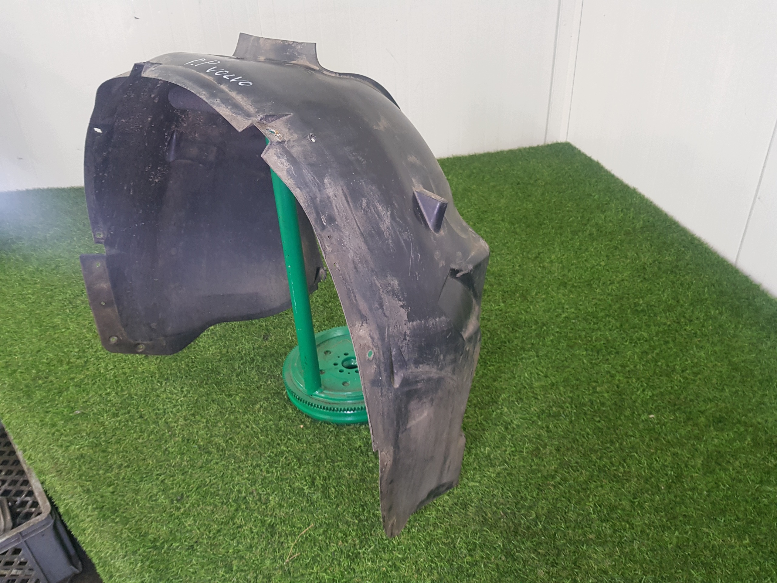 mudguard right front VOLVO XC90 08620531