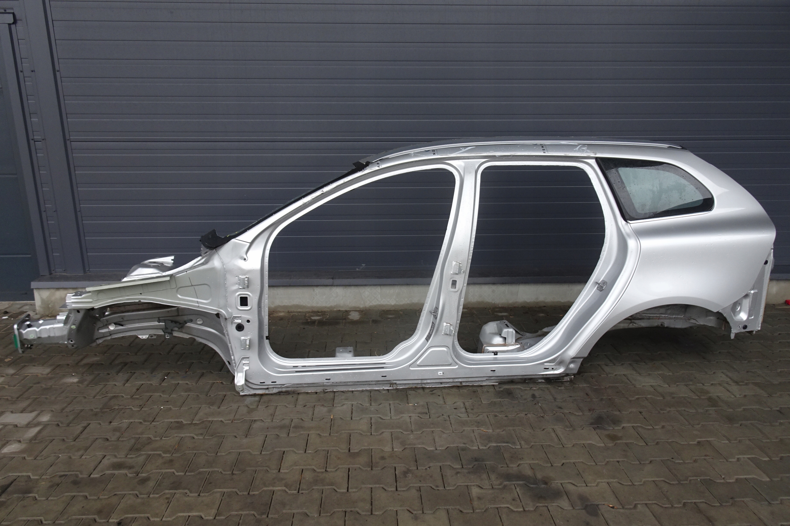 VOLVO Xc60 КРЫЛО ЧЕТВЕРТЬ ЗАД. ЗАДНИЙ ЛЕВЫЙ 15-