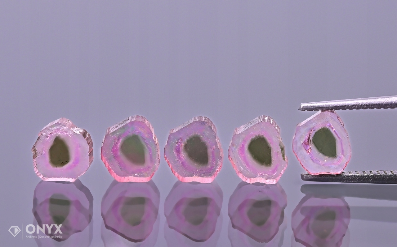 Turmalín Melounový nepravidelný obklad Komplet 5,5x