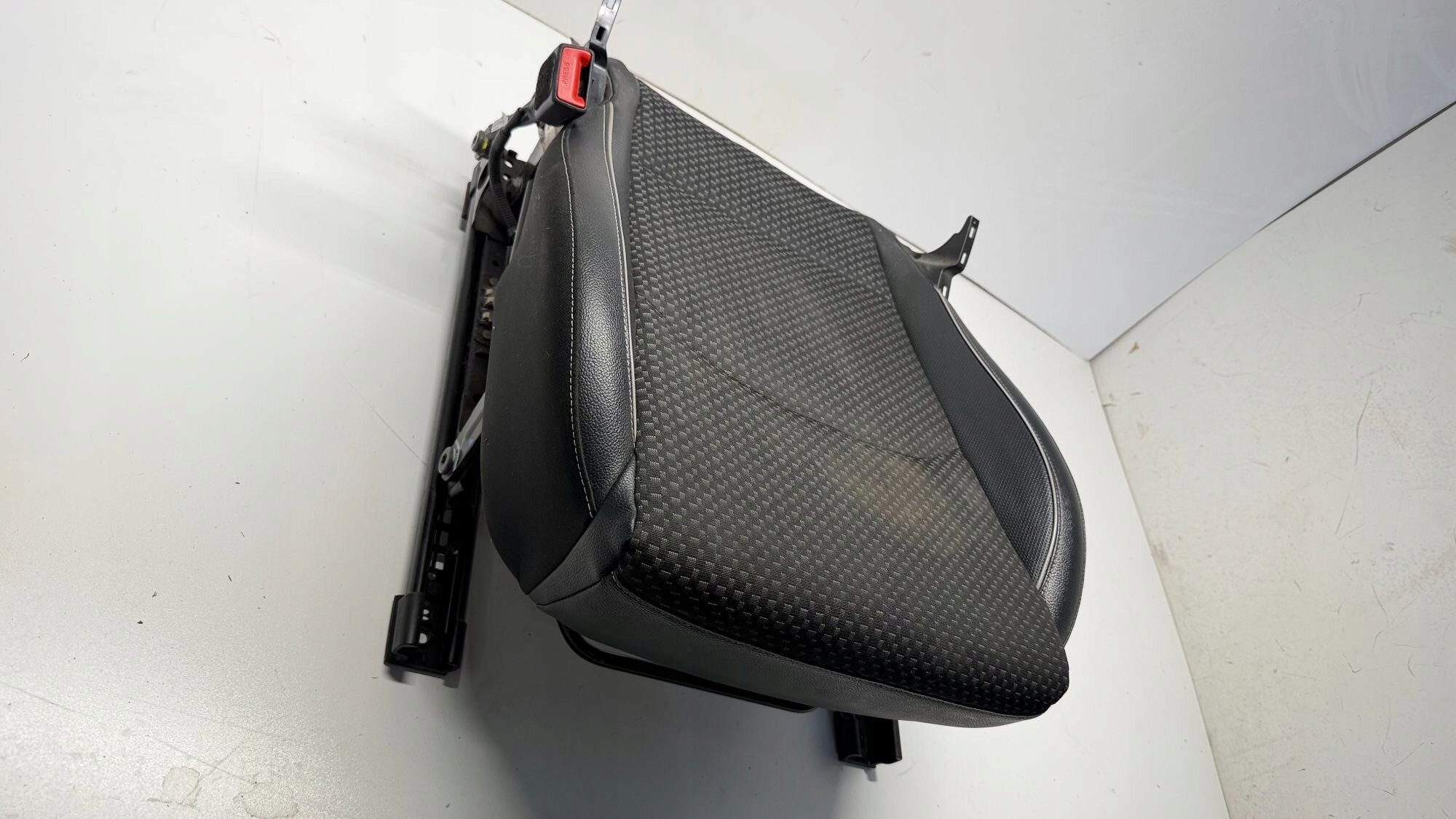 SIEDZISKO SITZ links KIA CEED III 2017- Leder-MATERIAL