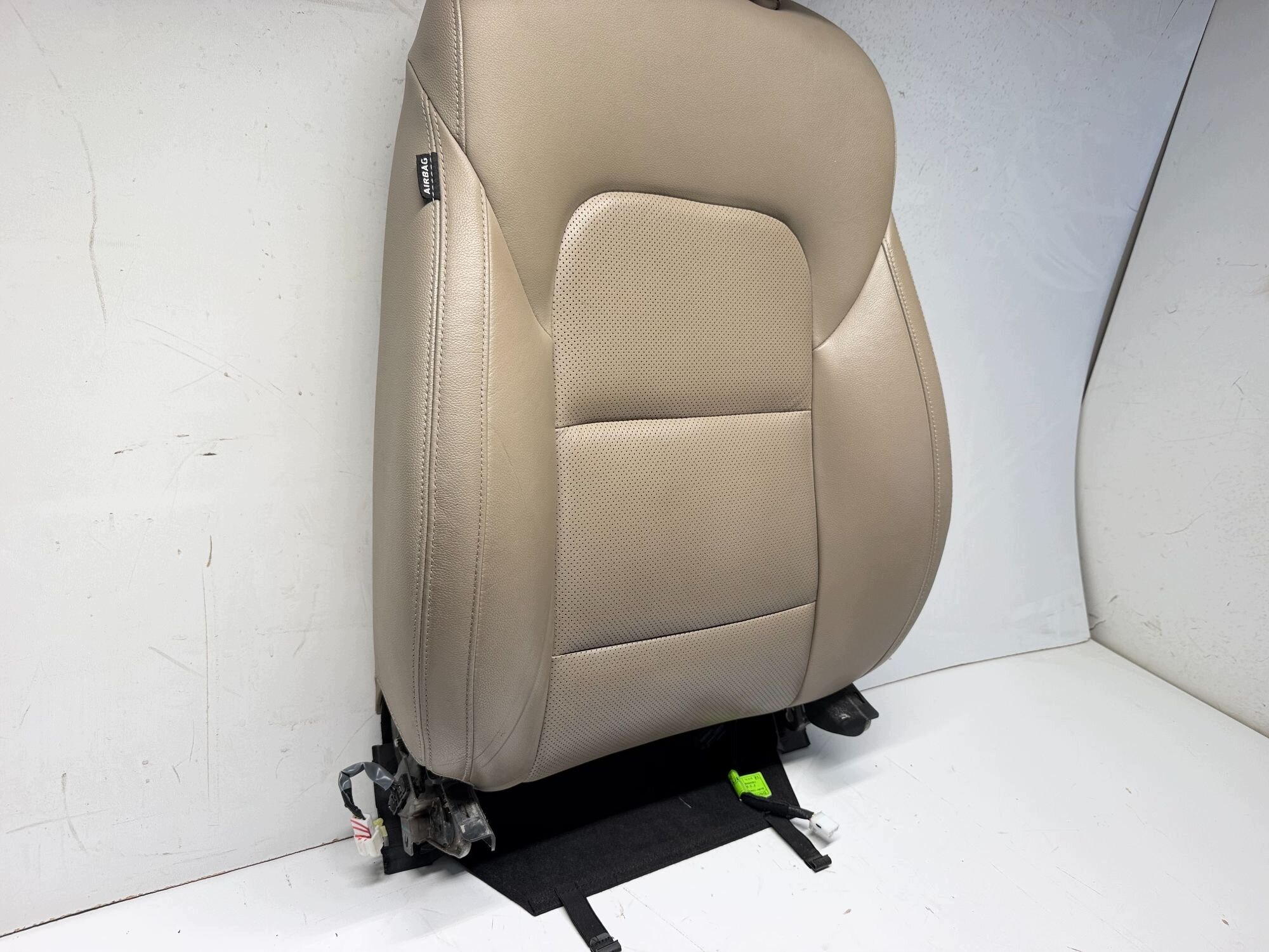 OPARCIE seat right front GRZANE HYUNDAI TUCSON II 15-21 without
