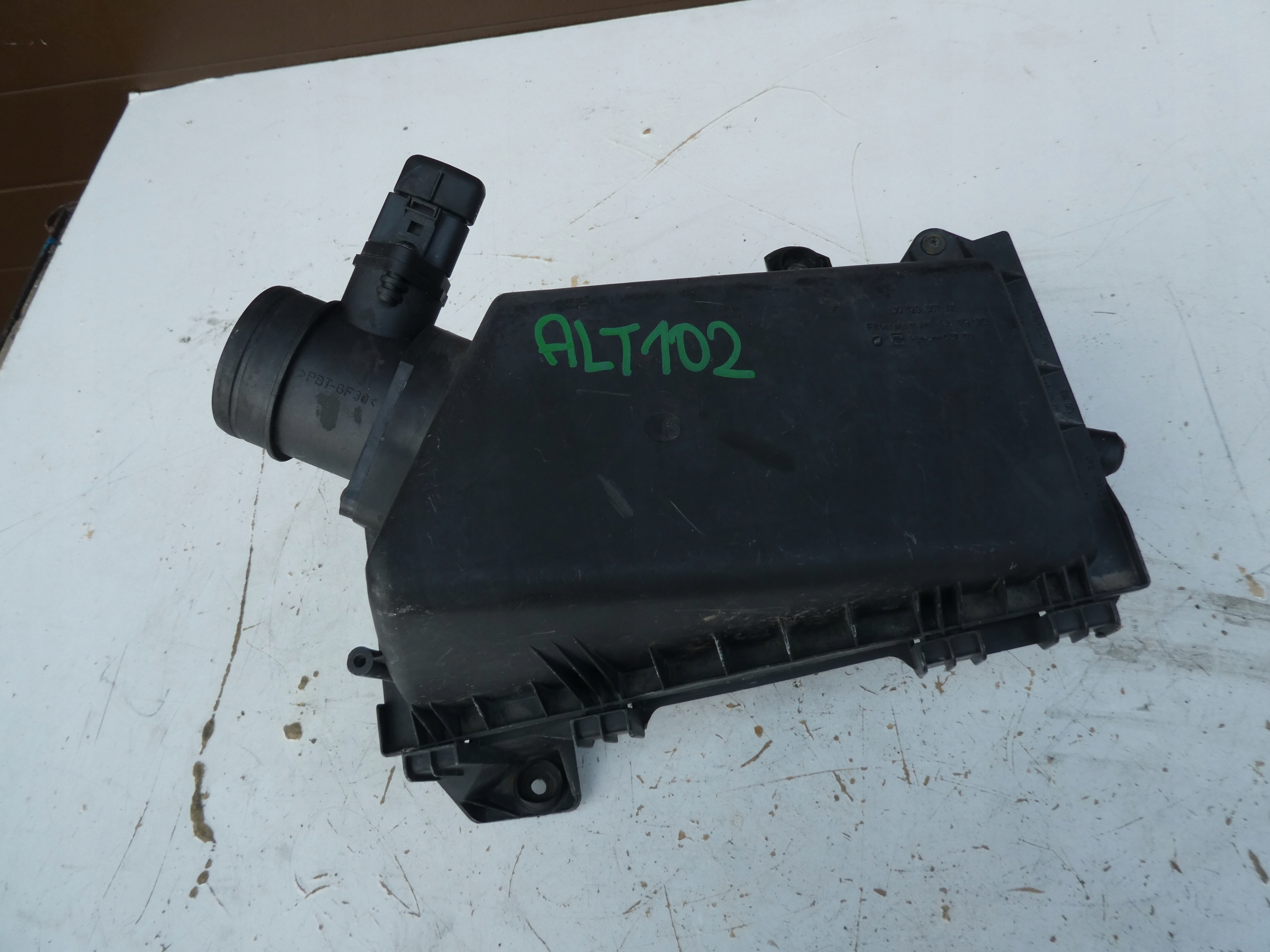 КОРПУС ФИЛЬТР ВОЗДУХА VW GOLF IVj0129607ae