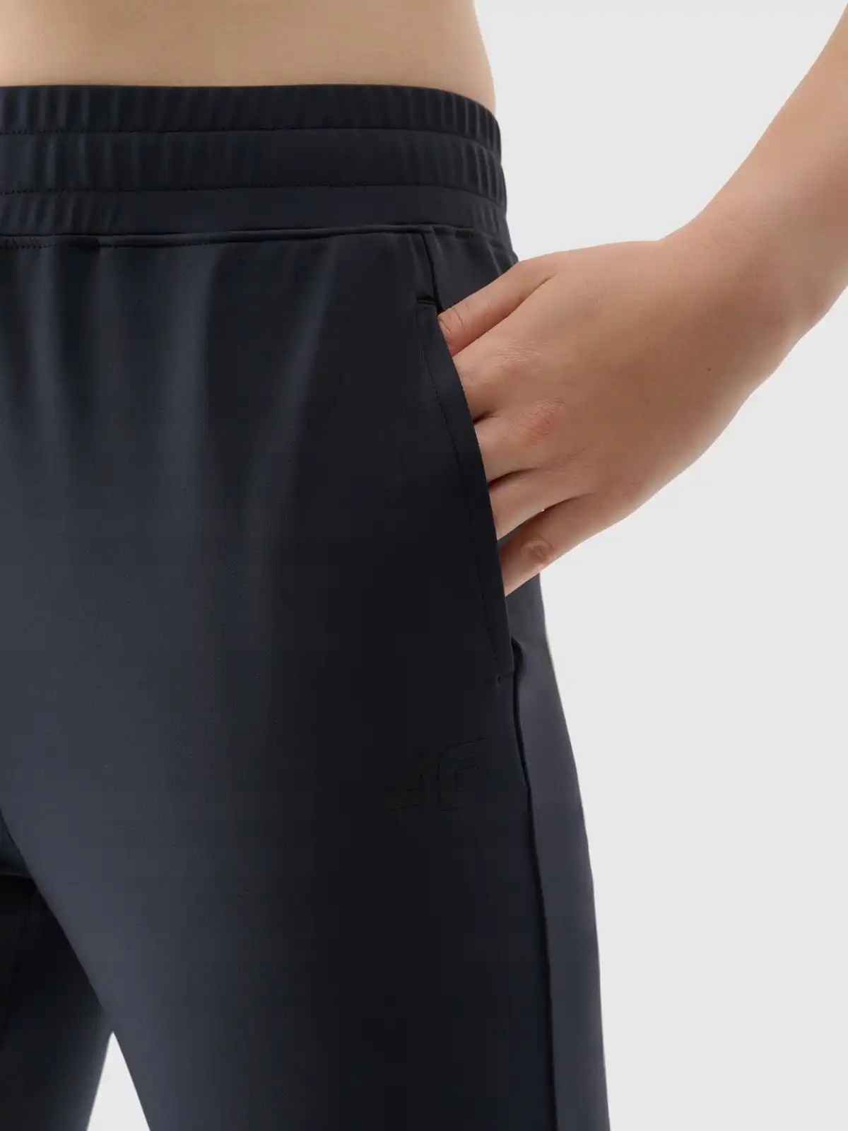 4F dámské tréninkové tepláky 4FRSS25TFTRF0789 černé