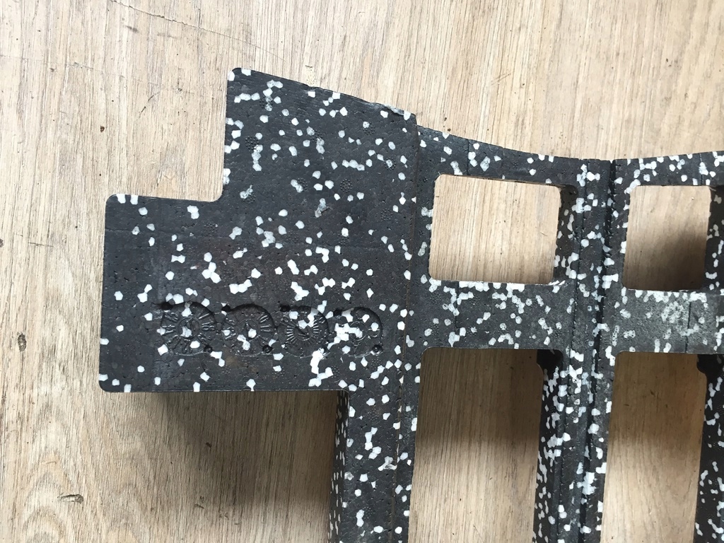 STYROPIAN PODŁOGI BAGAŻNIKA PIANKA LEWY TESLA X Typ samochodu Samochody osobowe