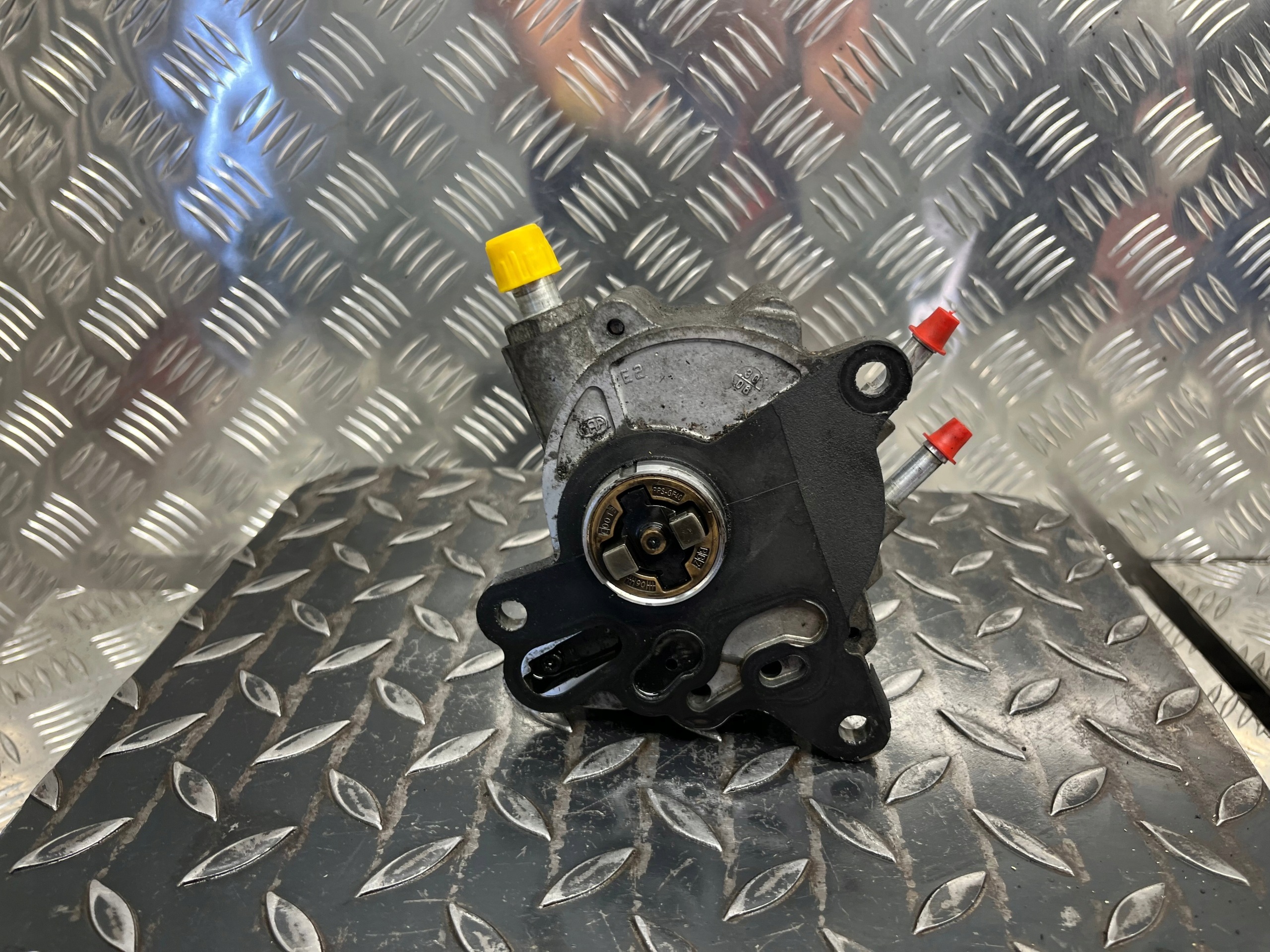 Pompa VACUM VAKUM AUDI A4 B7 03G145209C