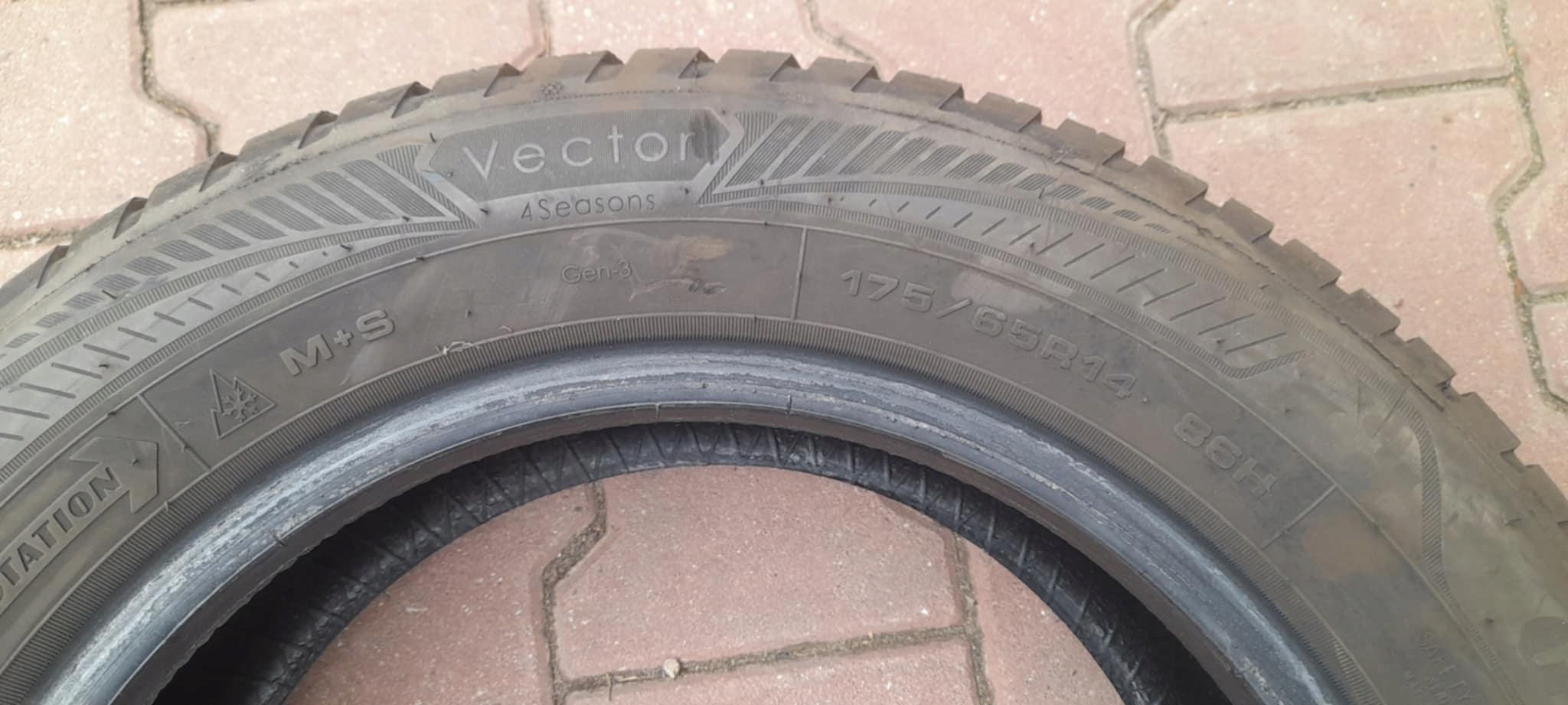 GOODYEAR VECTOR 4SEASONS GEN-3 175/65R14 86H