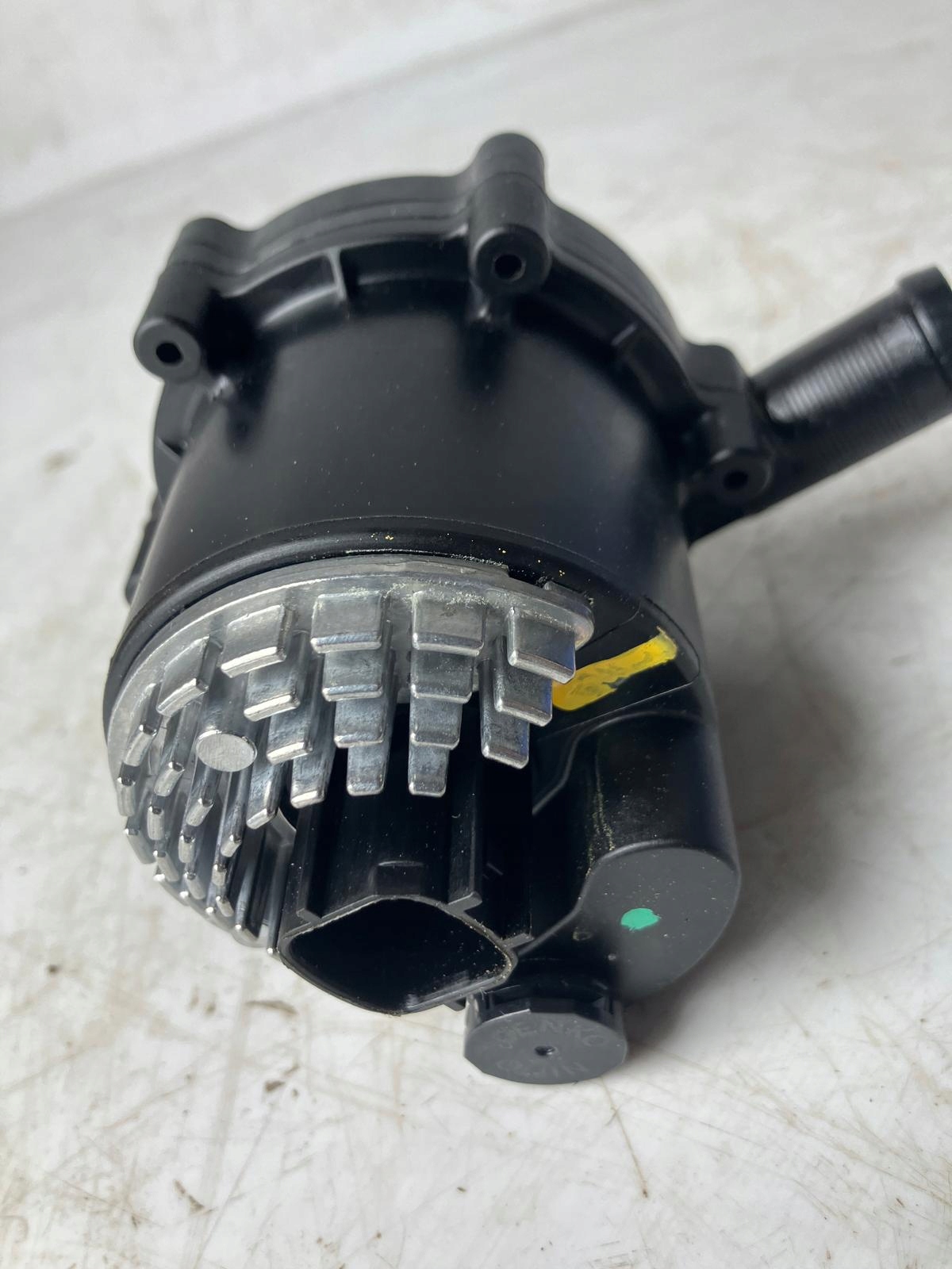 water pump TESLA MODEL S LIFT 1067473-00
