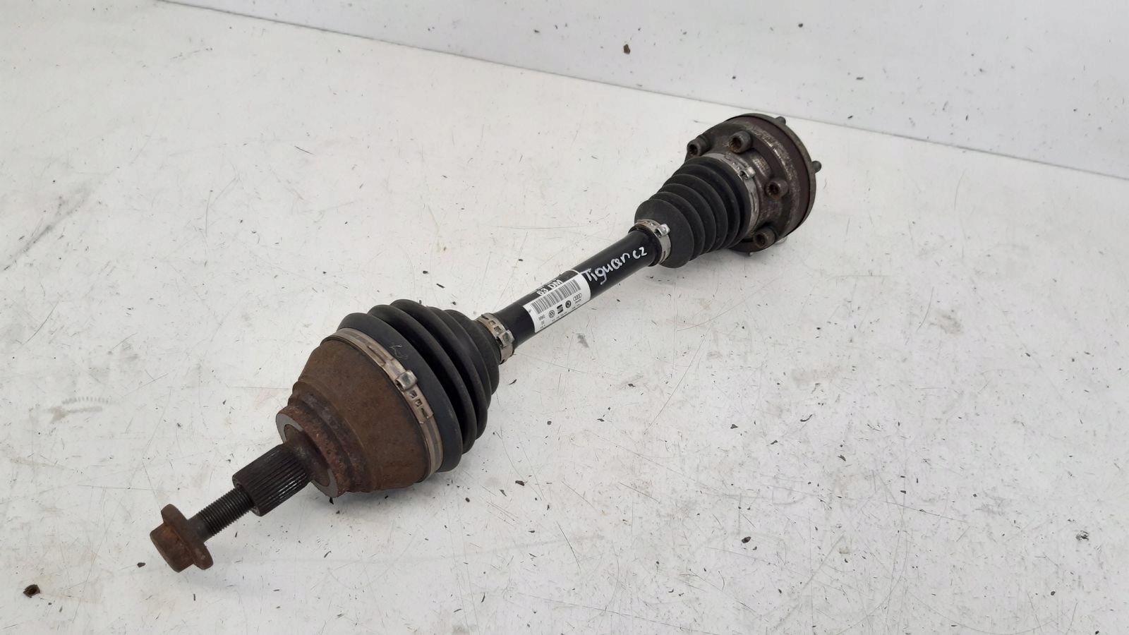 semi-axis left short. VW Tiguan 1,4 TSI