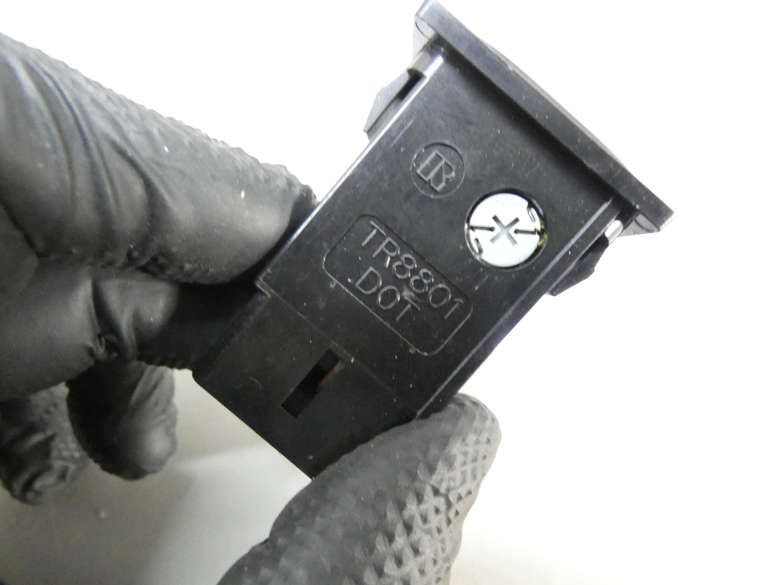 switch button TRC OFF TOYOTA AVENSIS T25 03-09 TR8801