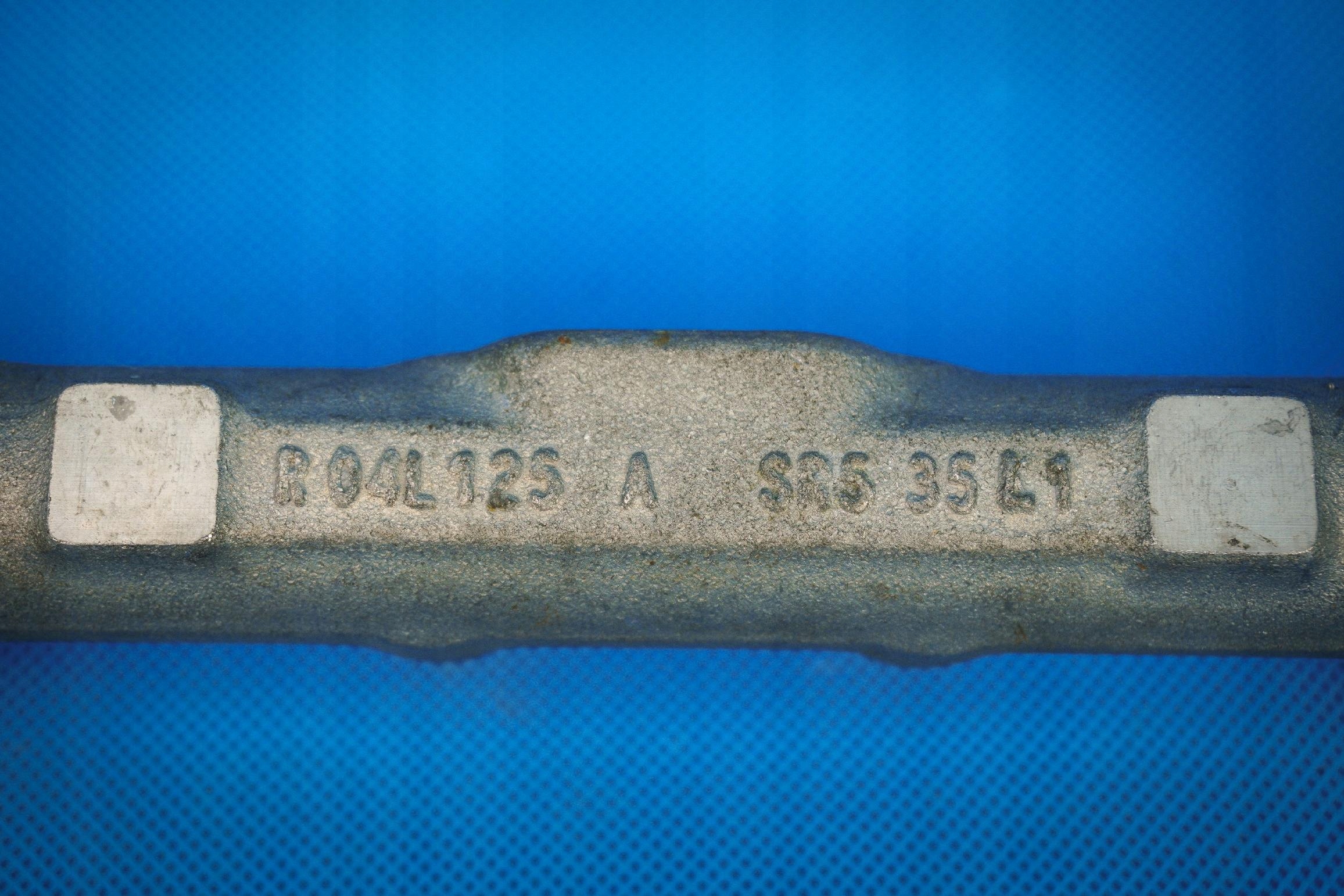 distributeur carburant moulage Audi A4 A5 A6 04L130089E