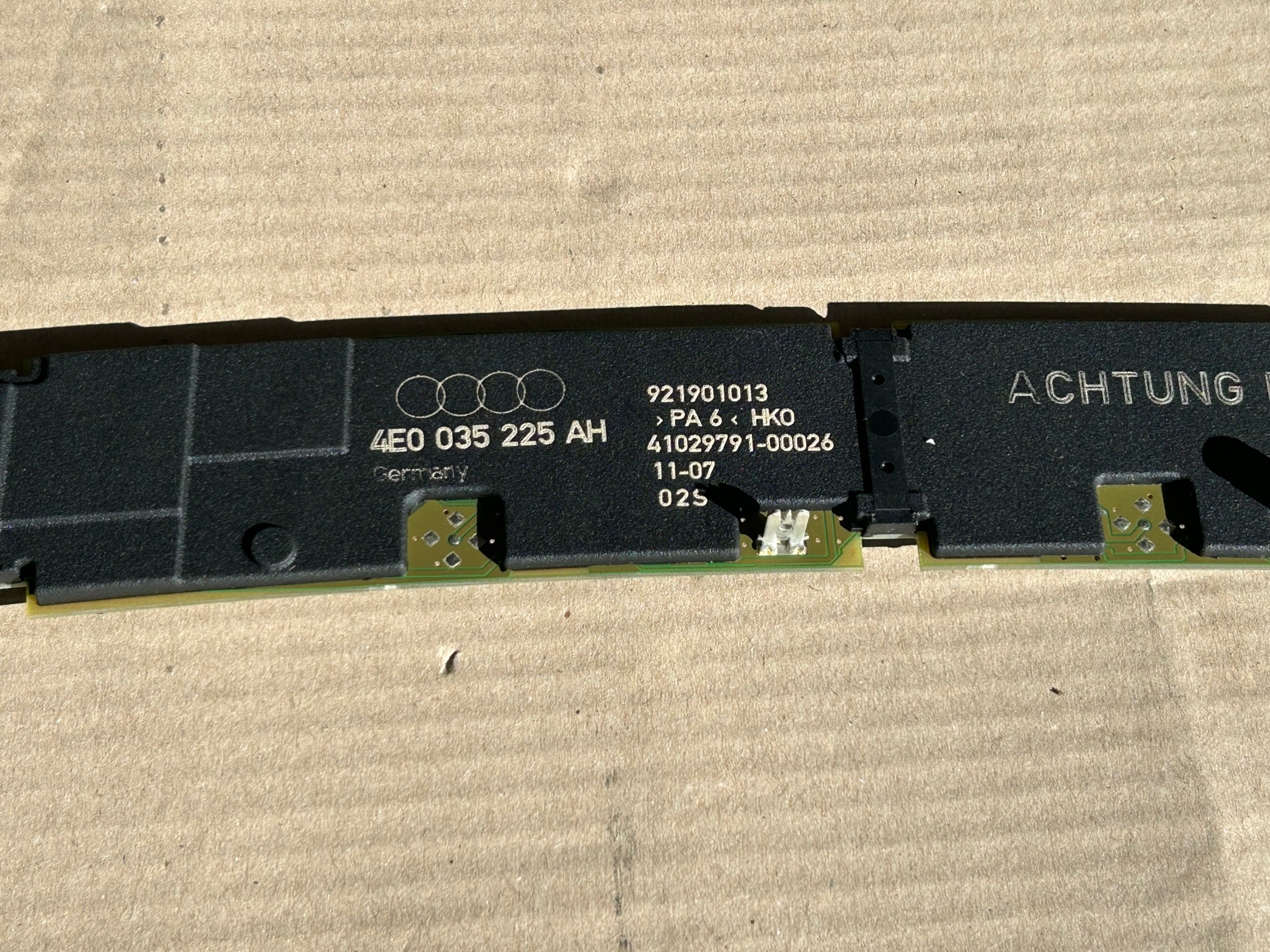 AUDI A8 D3 verstärker antenne 4E0035225AH