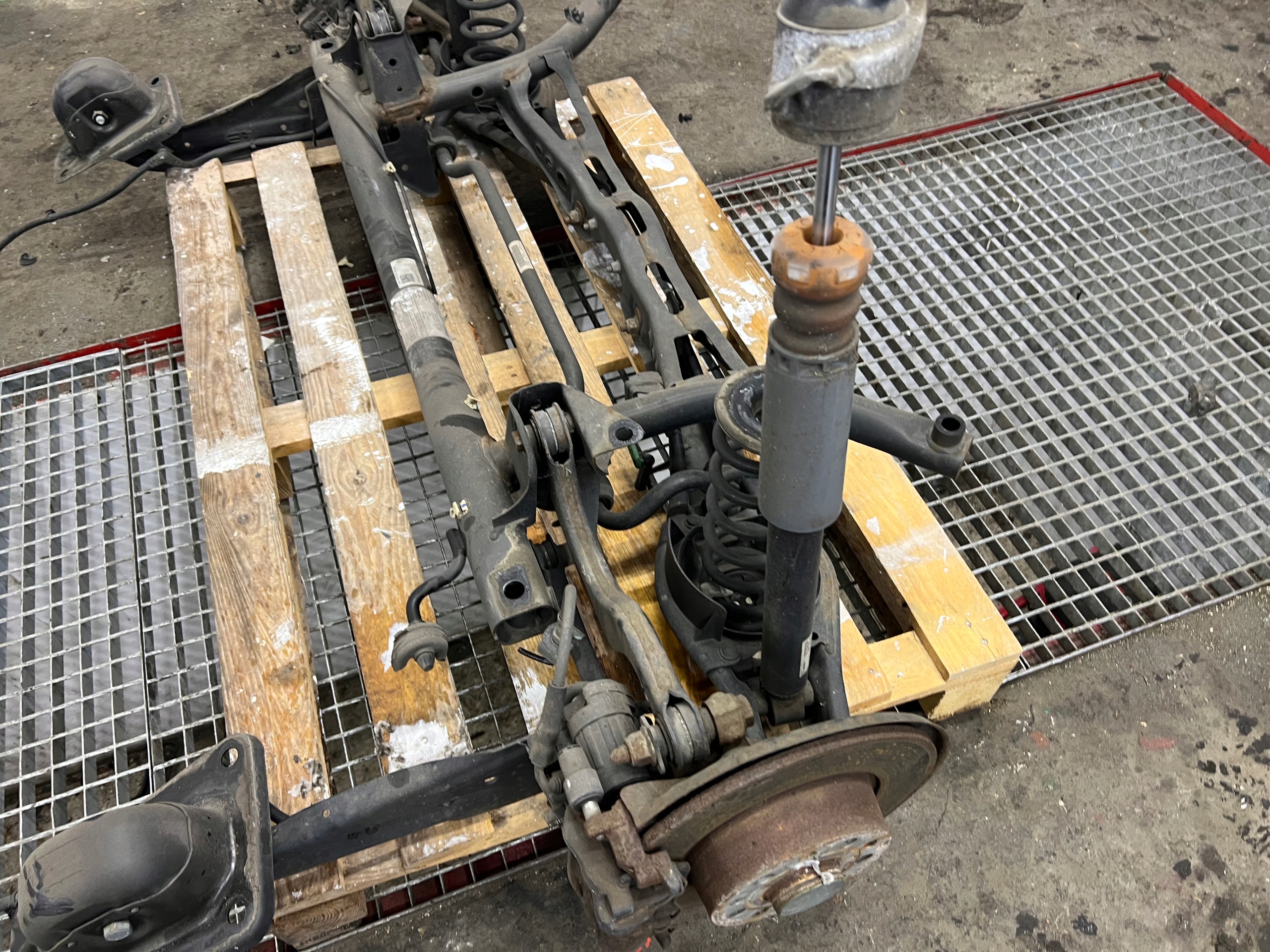 AUDI A3 8V VW GOLF VII Achsträger heck hinten komplet träger Querlenker