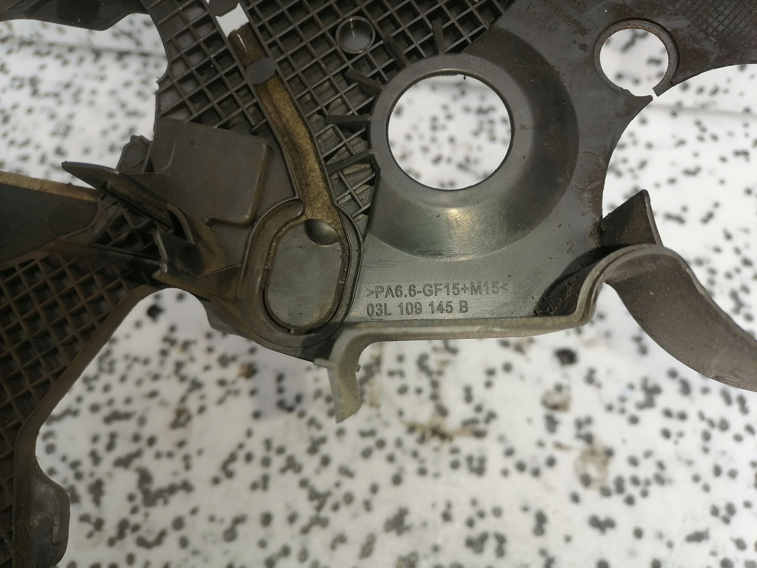 AUDI VW 2.0 TDI Blende Abdeckung des Zahnrads 03L109145B