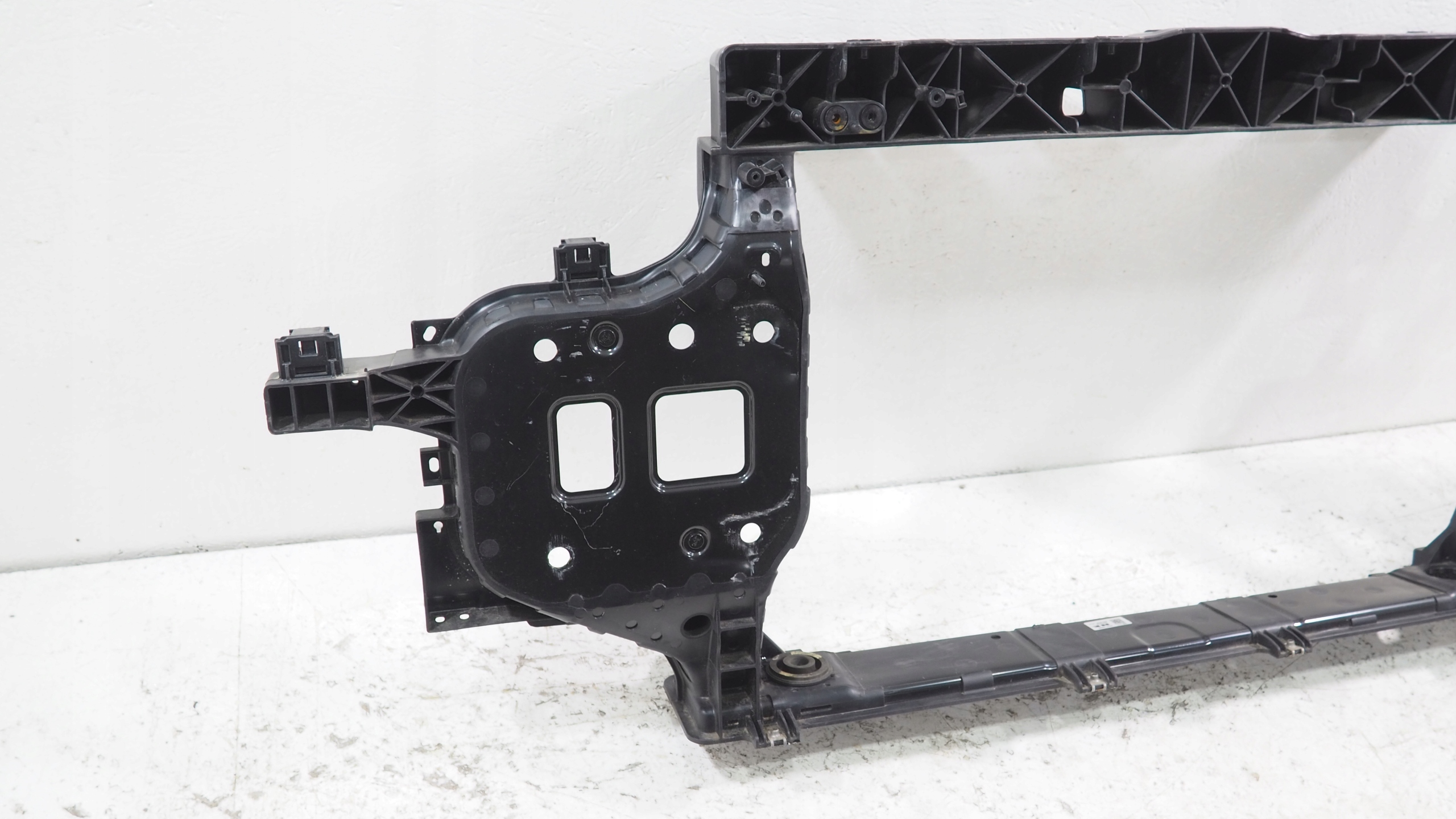 Hyundai Ioniq 5 pillar iron support panel for radiators 64101-GI000