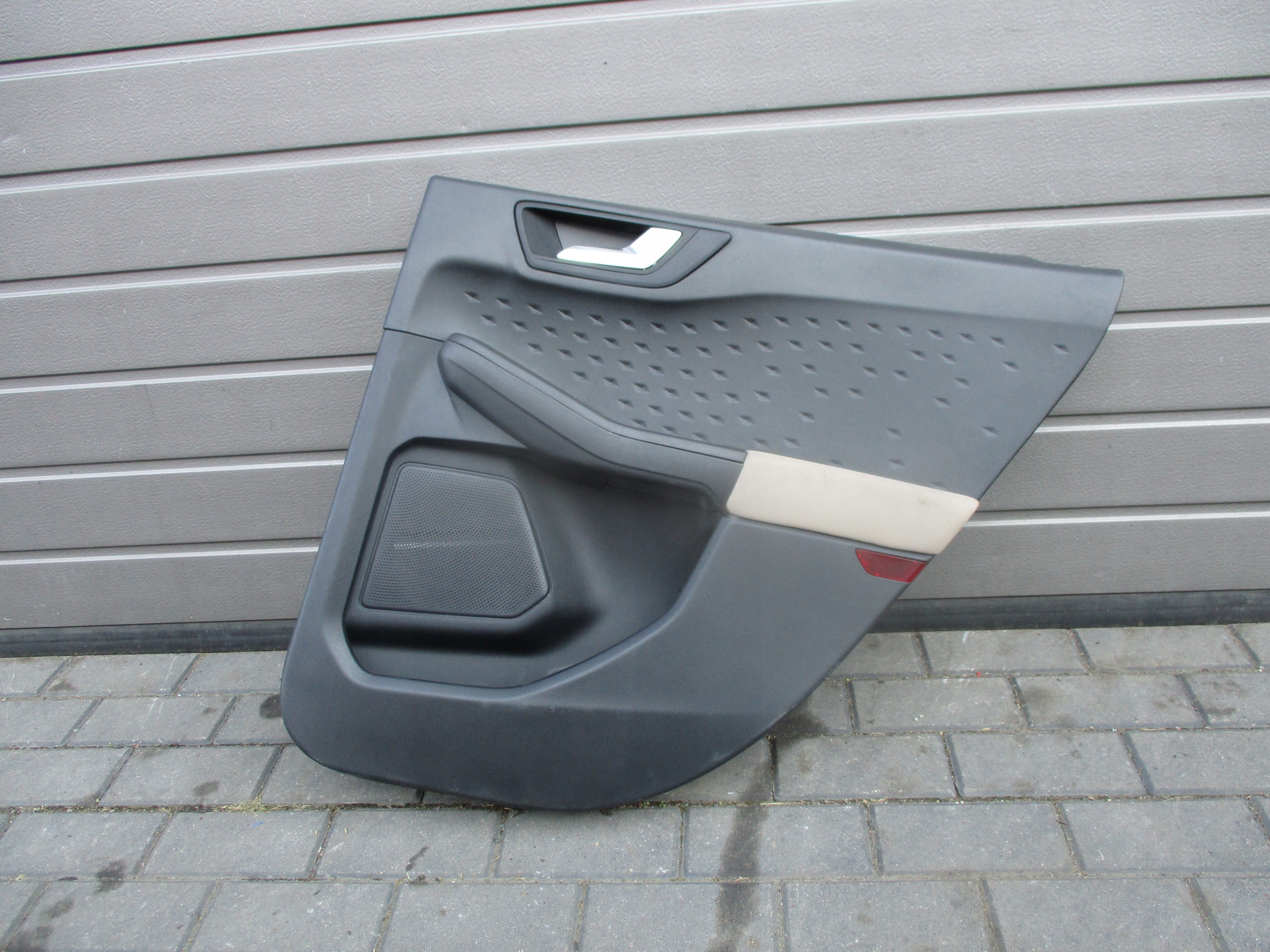 ОБИВКА БЕКОН ЗАДНИЙ ПРАВЫЙ ДЛЯ FORD KUGA ESCAPE MK3