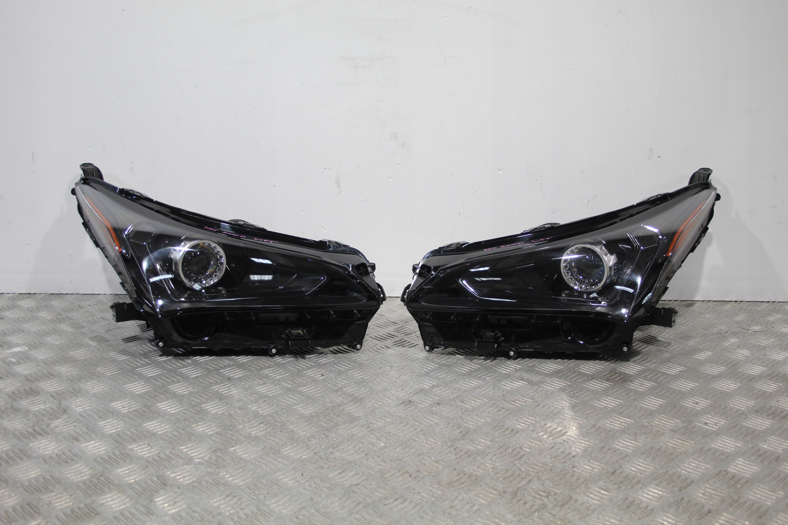 LAMPY LAMPA PRZÓD PRZEDNIE LEXUS NX 300H LIFT